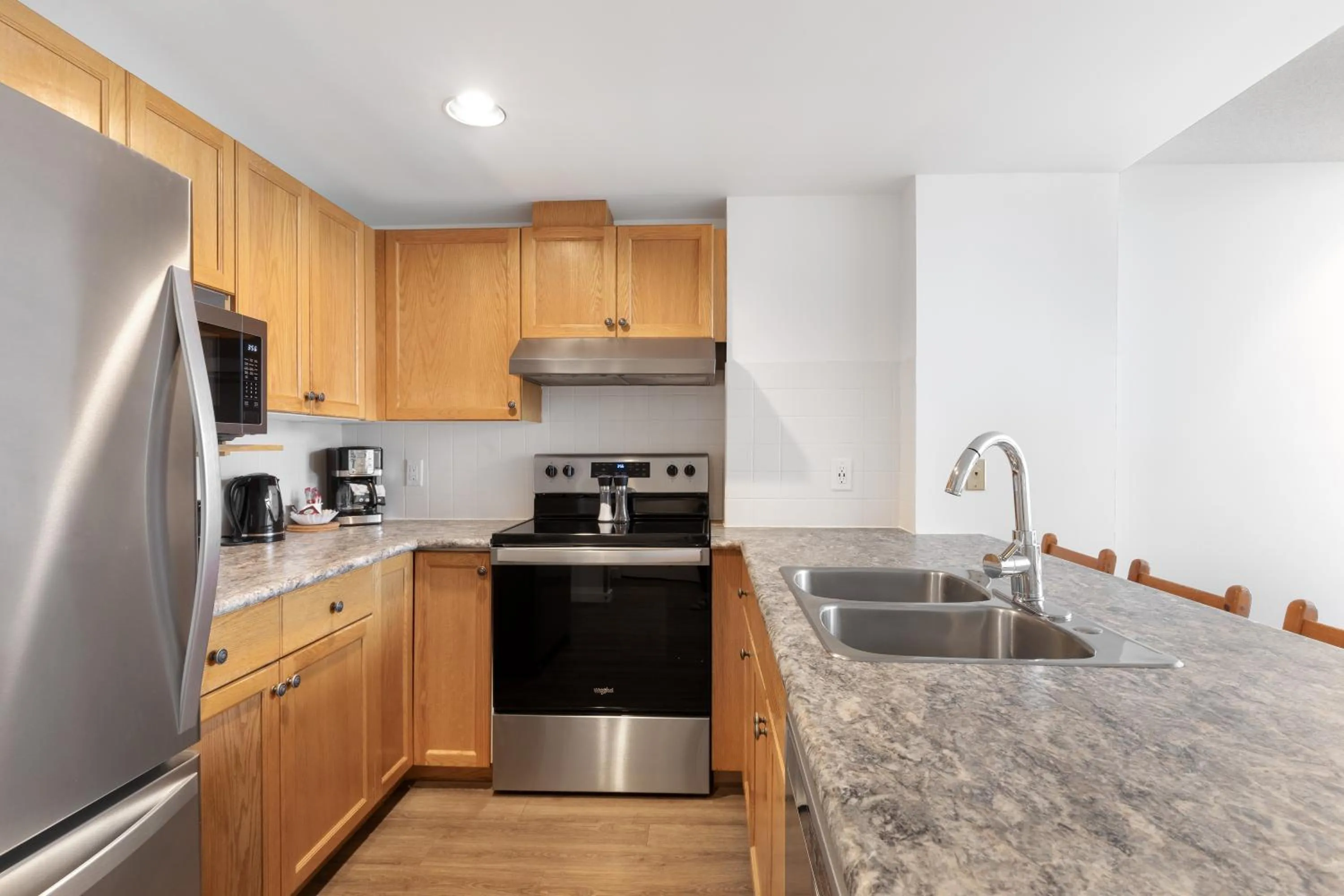 Kitchen or kitchenette in The Woodrun Lodge by Whiski Jack