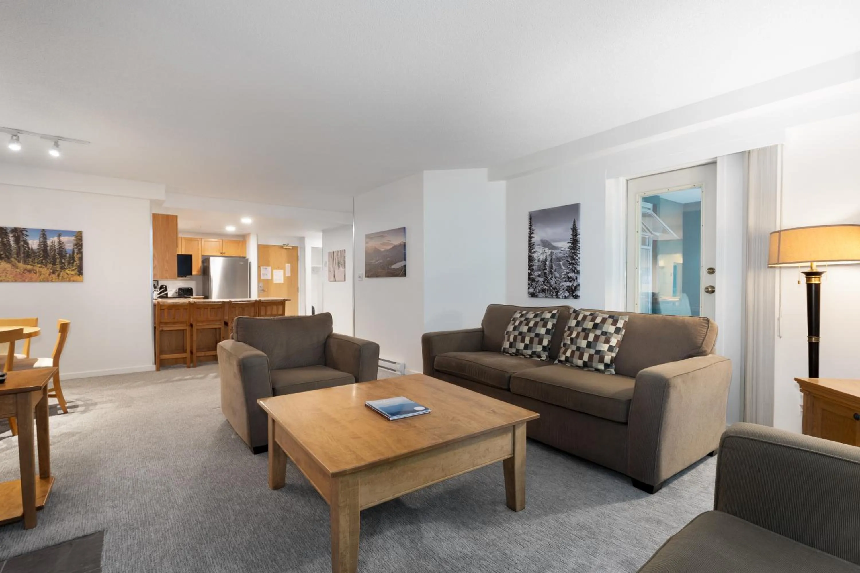 Living room in The Woodrun Lodge by Whiski Jack