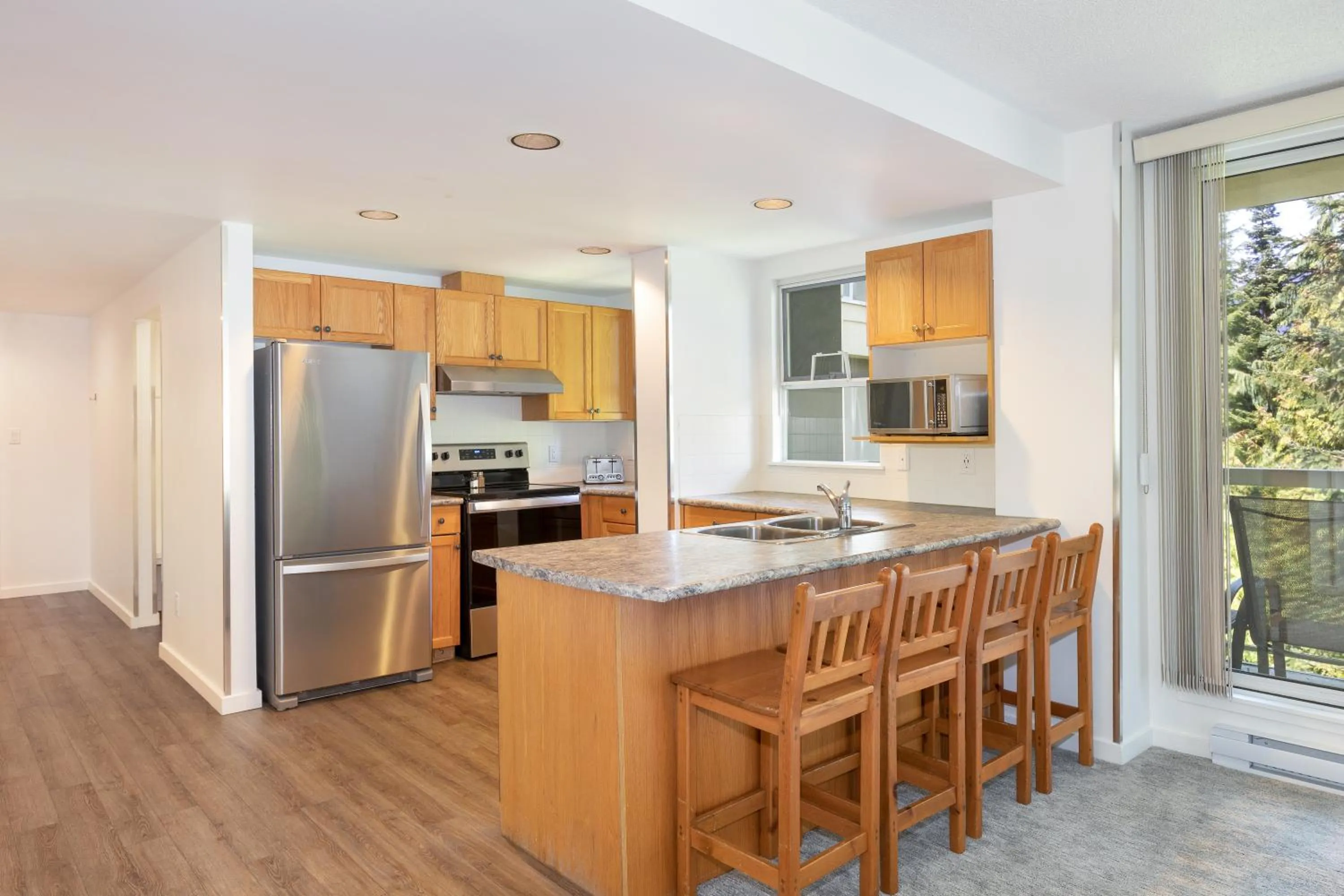 Kitchen or kitchenette in The Woodrun Lodge by Whiski Jack