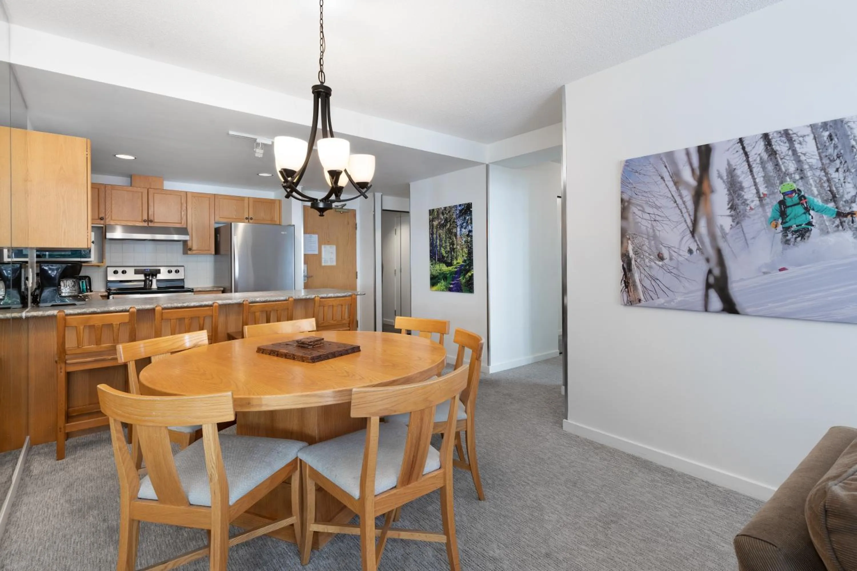 Dining area in The Woodrun Lodge by Whiski Jack
