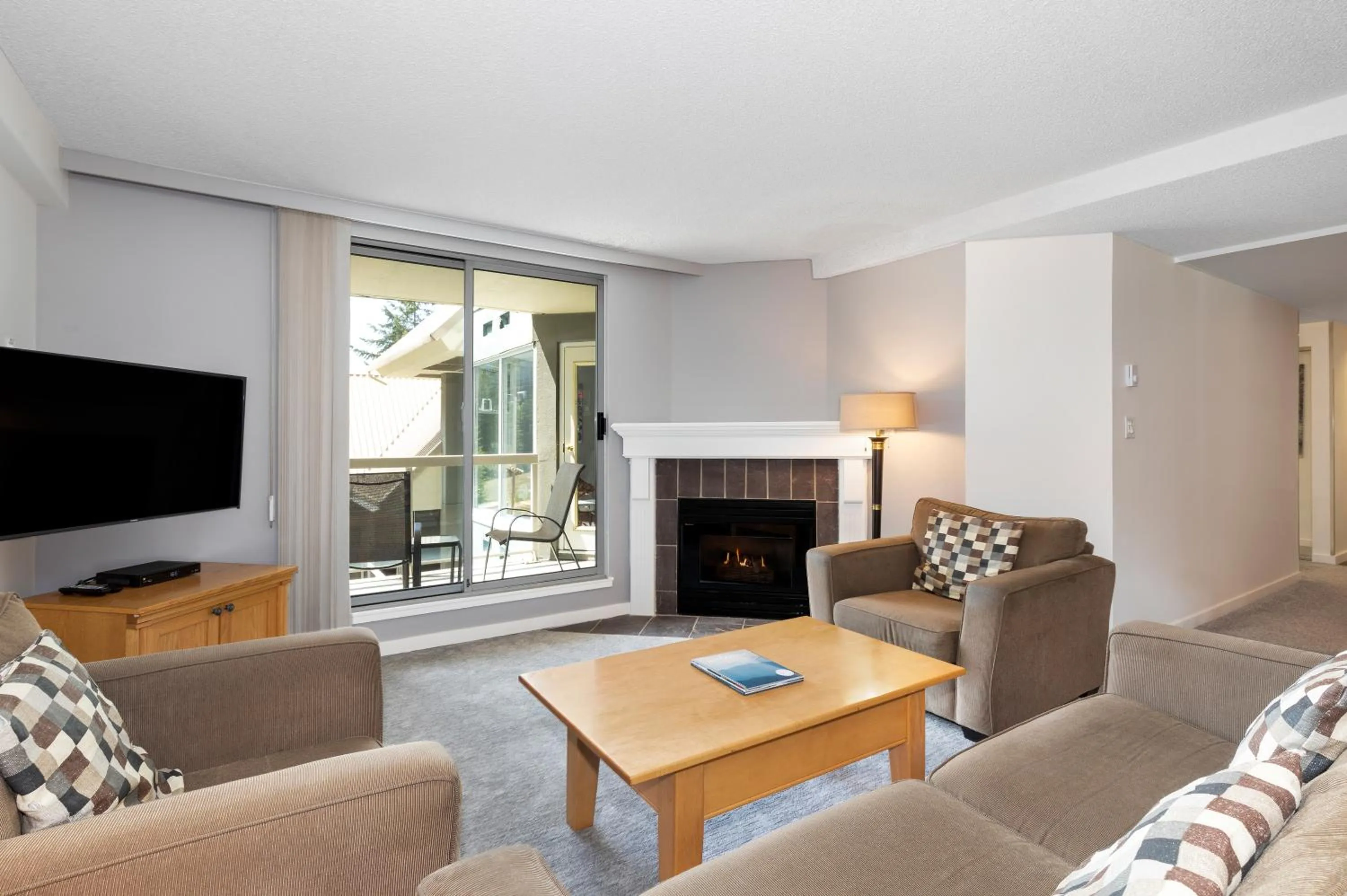 TV and multimedia in The Woodrun Lodge by Whiski Jack