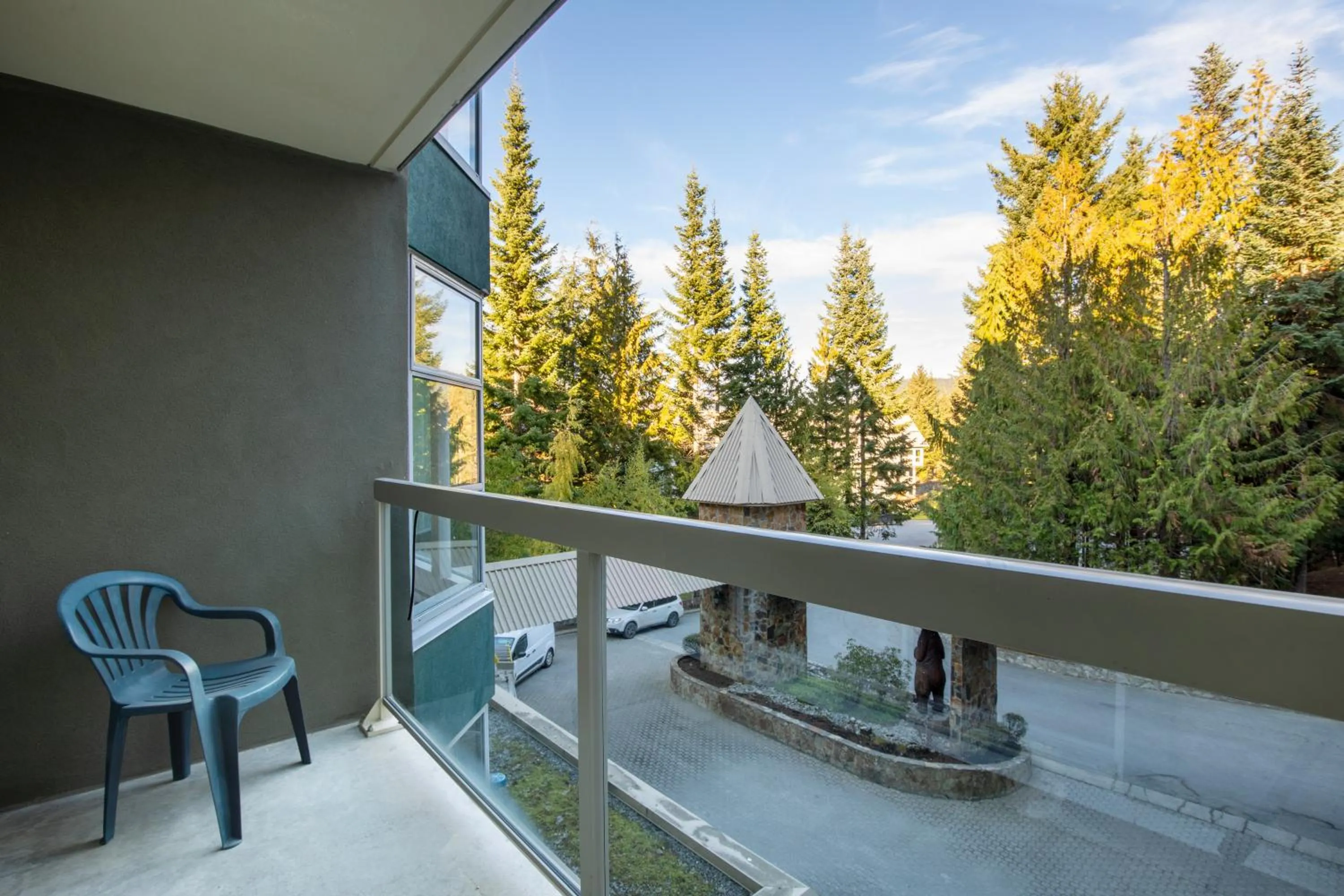 Balcony/Terrace in The Woodrun Lodge by Whiski Jack