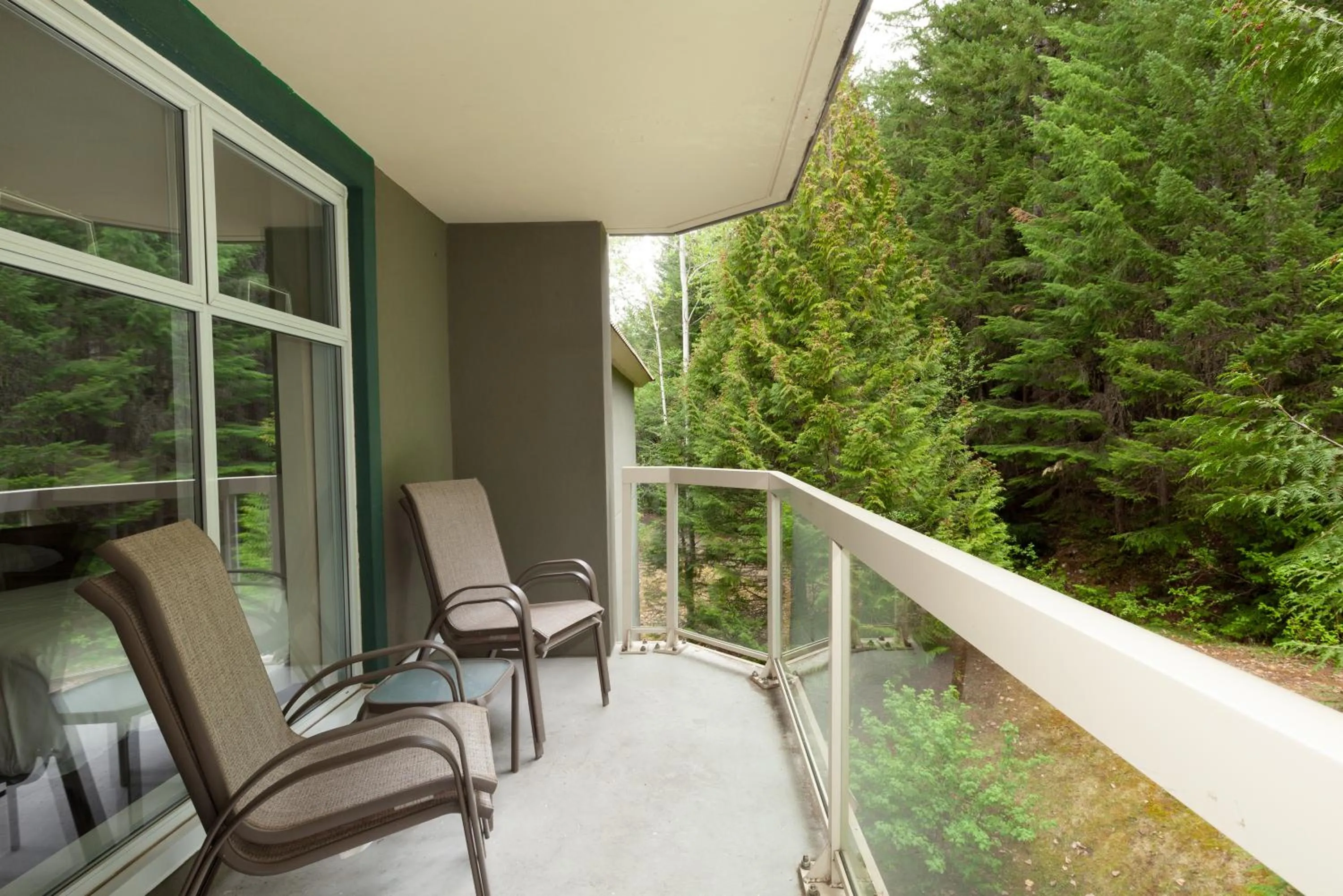 Balcony/Terrace in The Woodrun Lodge by Whiski Jack