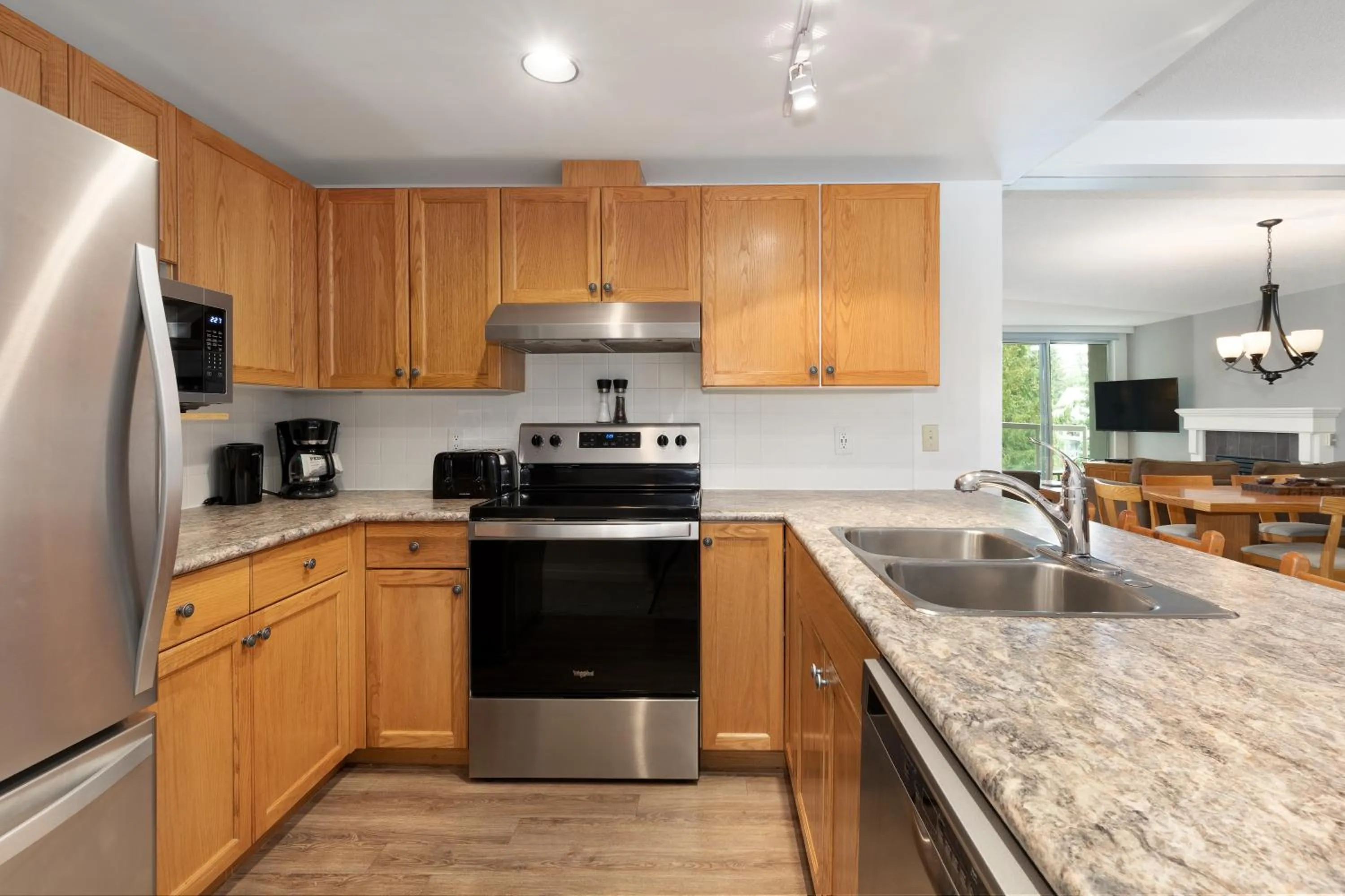 Kitchen or kitchenette in The Woodrun Lodge by Whiski Jack