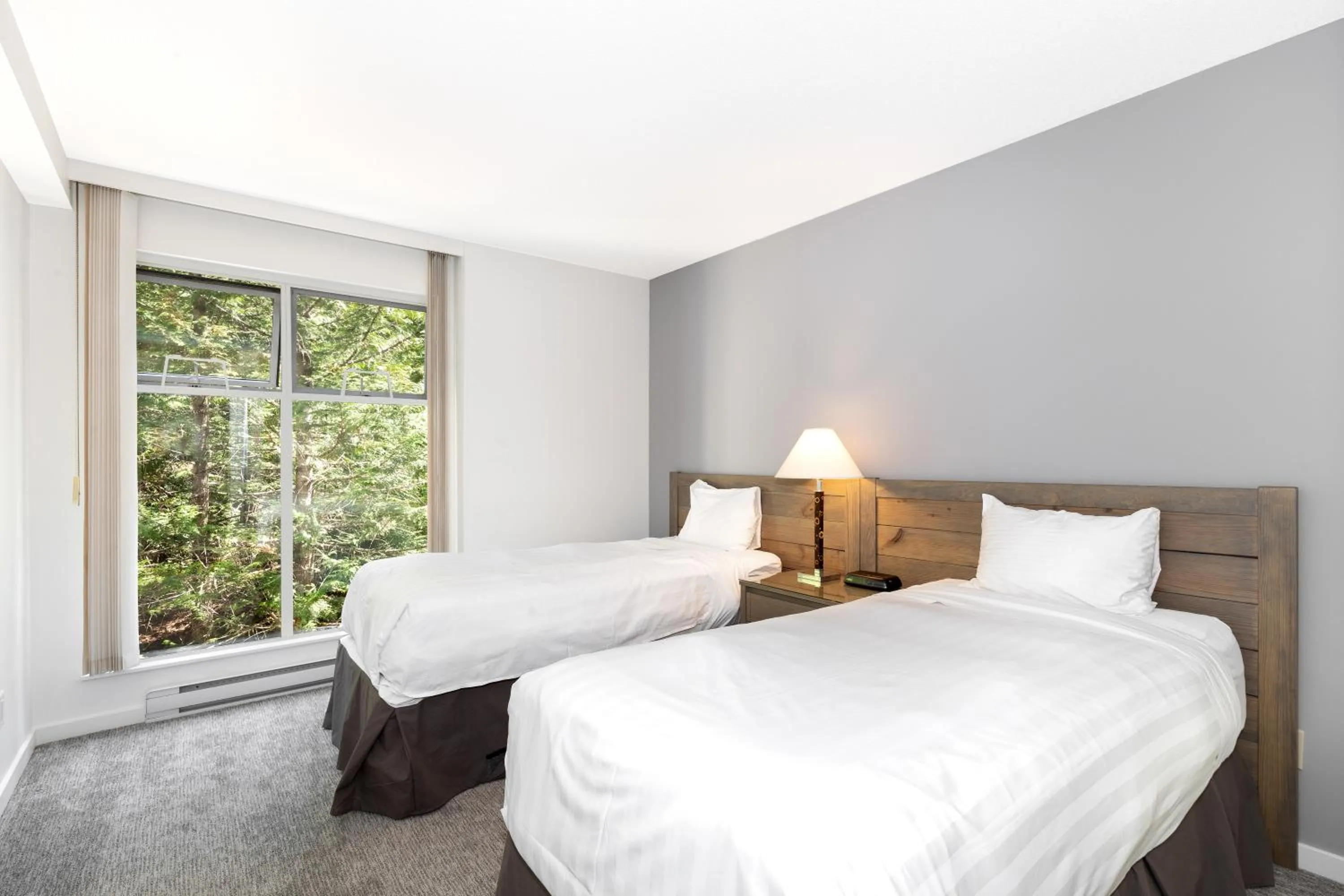 Bedroom, Bed in The Woodrun Lodge by Whiski Jack