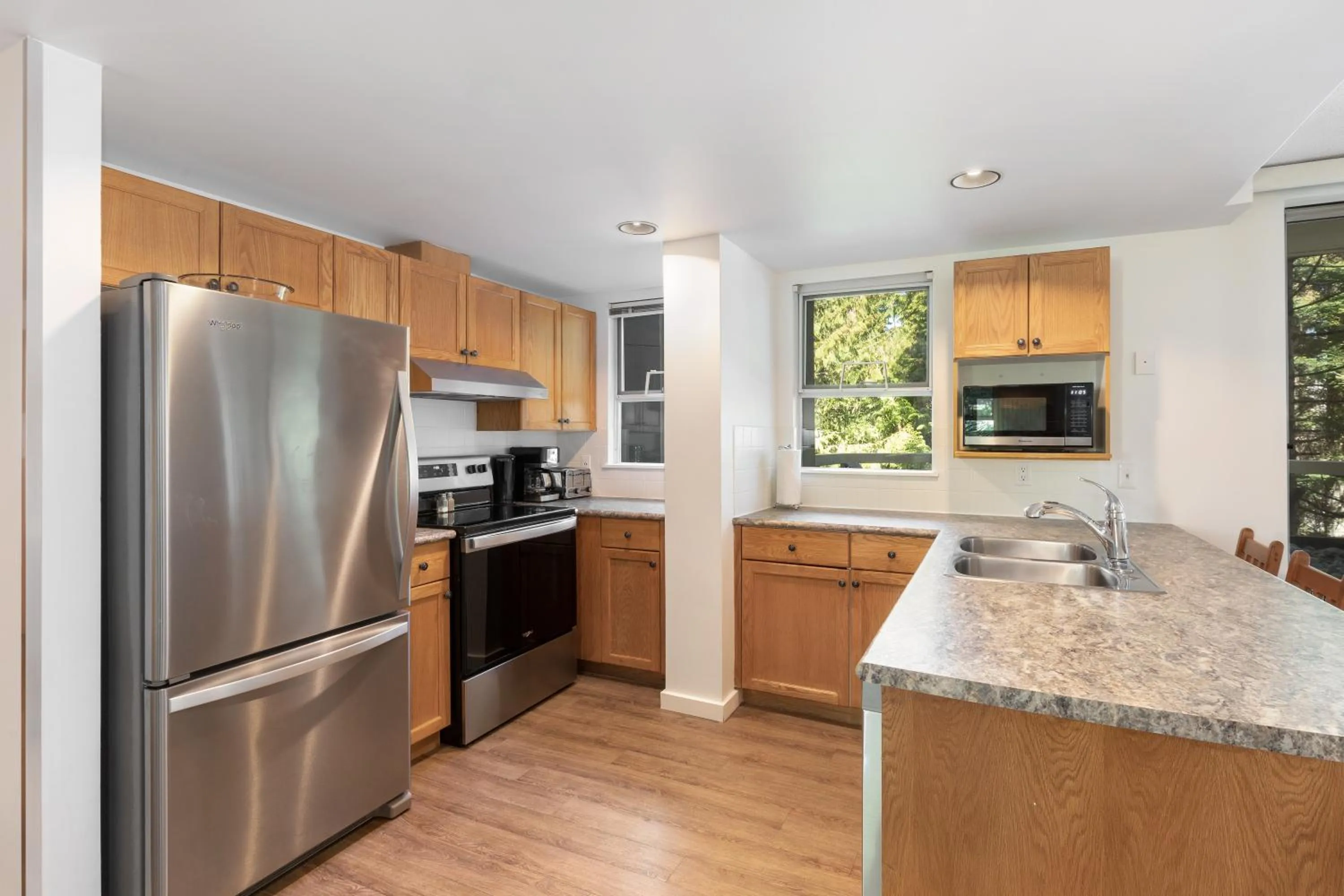 Kitchen or kitchenette in The Woodrun Lodge by Whiski Jack