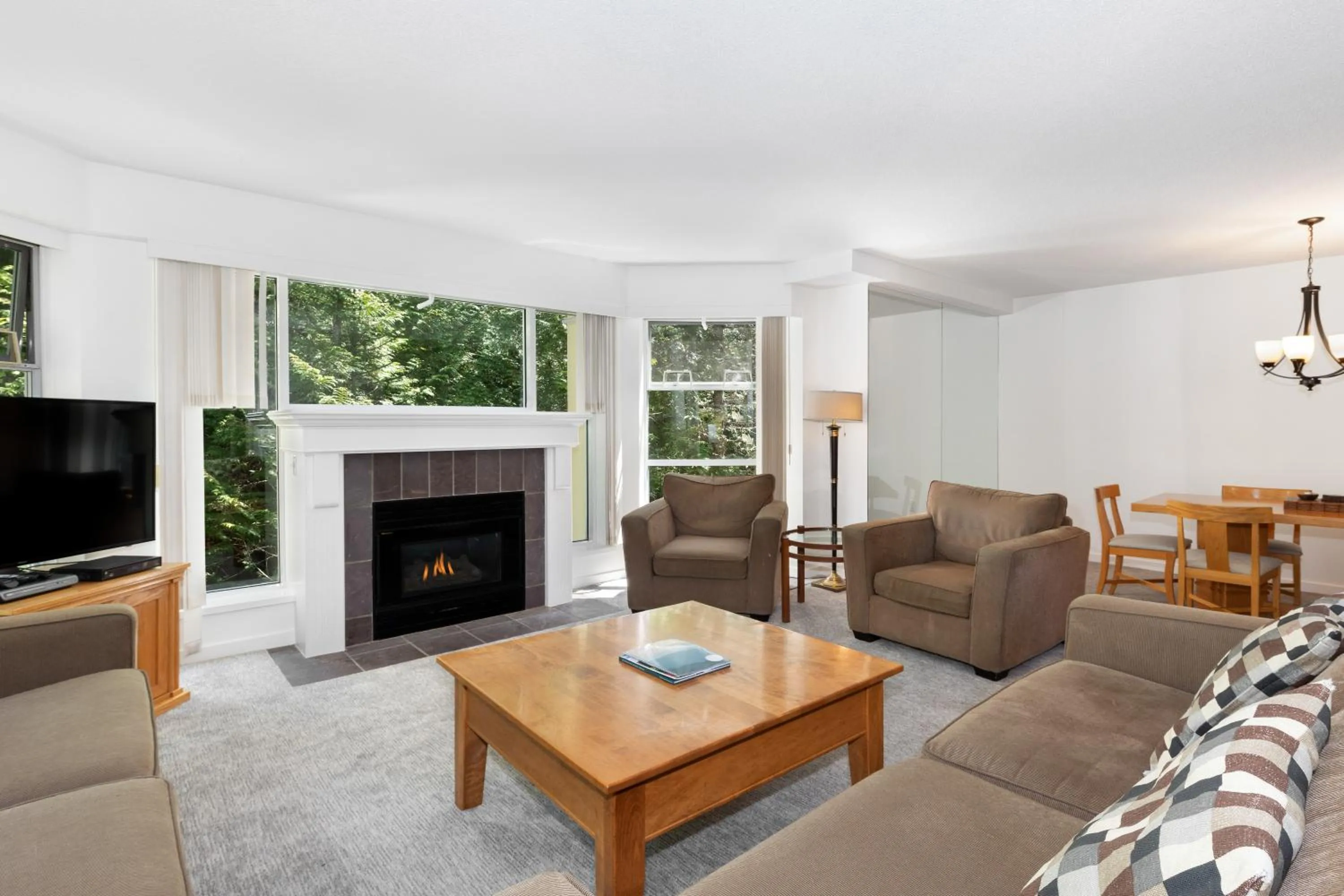 TV and multimedia in The Woodrun Lodge by Whiski Jack