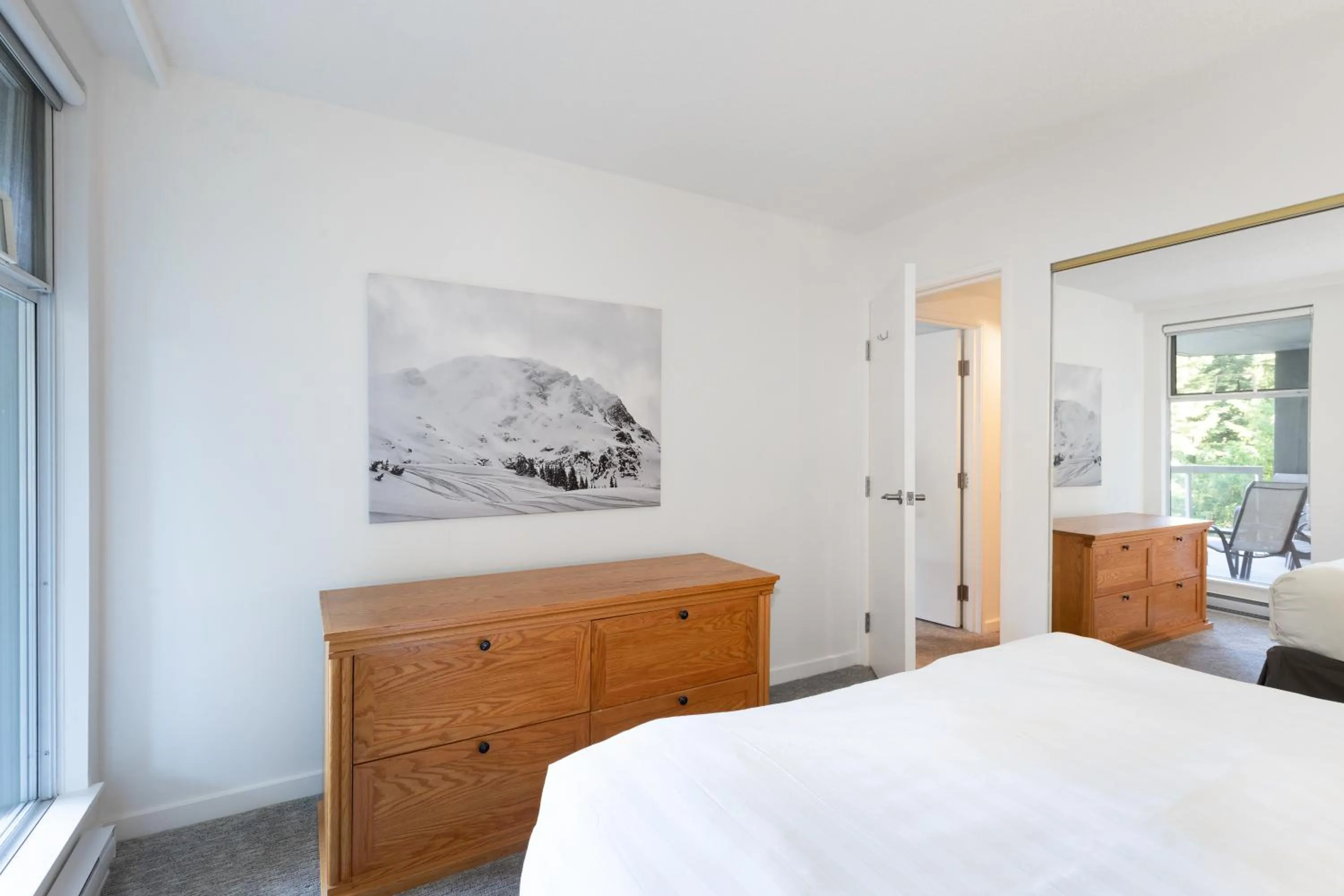 Bedroom, Bed in The Woodrun Lodge by Whiski Jack