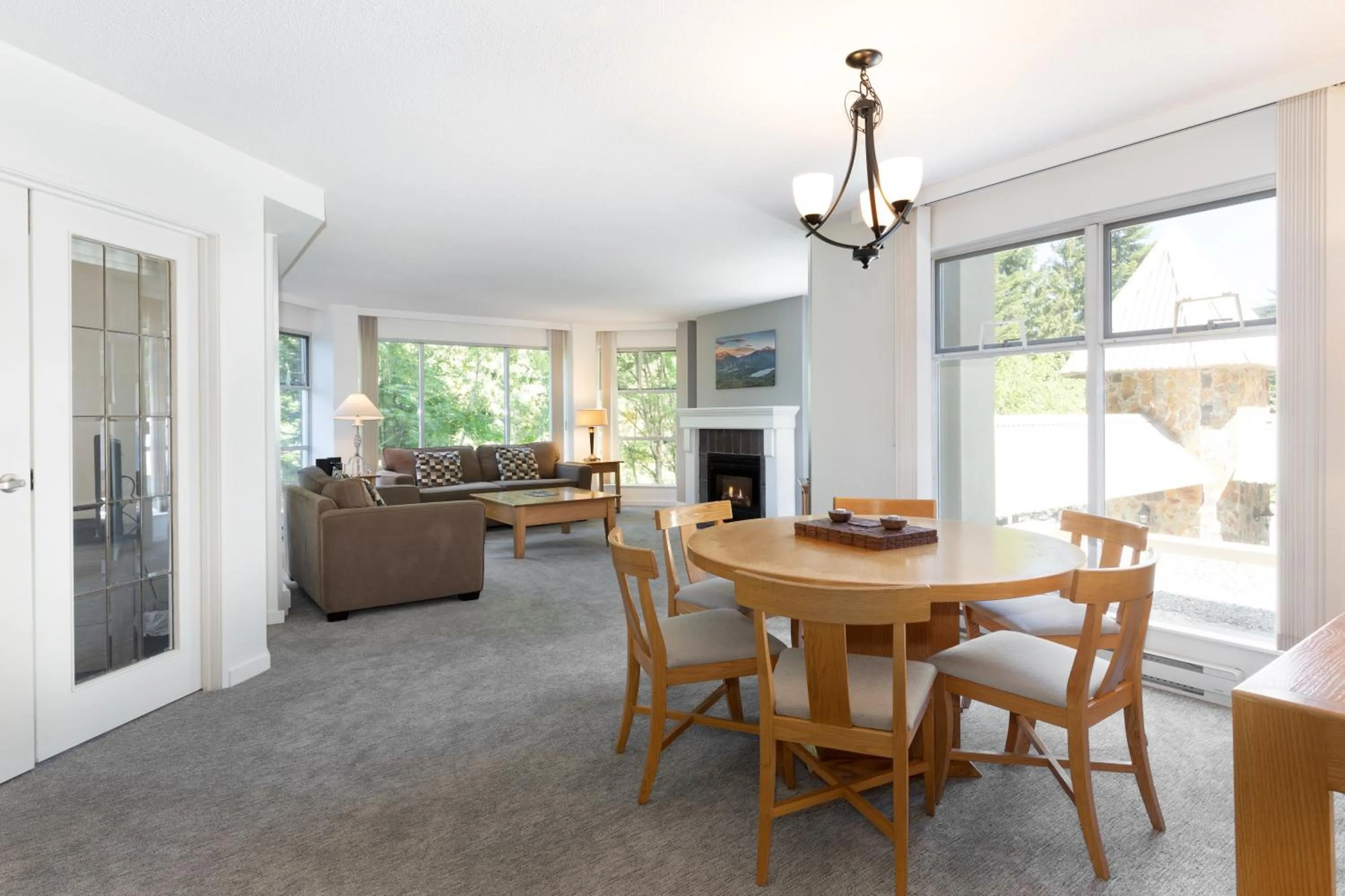 Dining area in The Woodrun Lodge by Whiski Jack