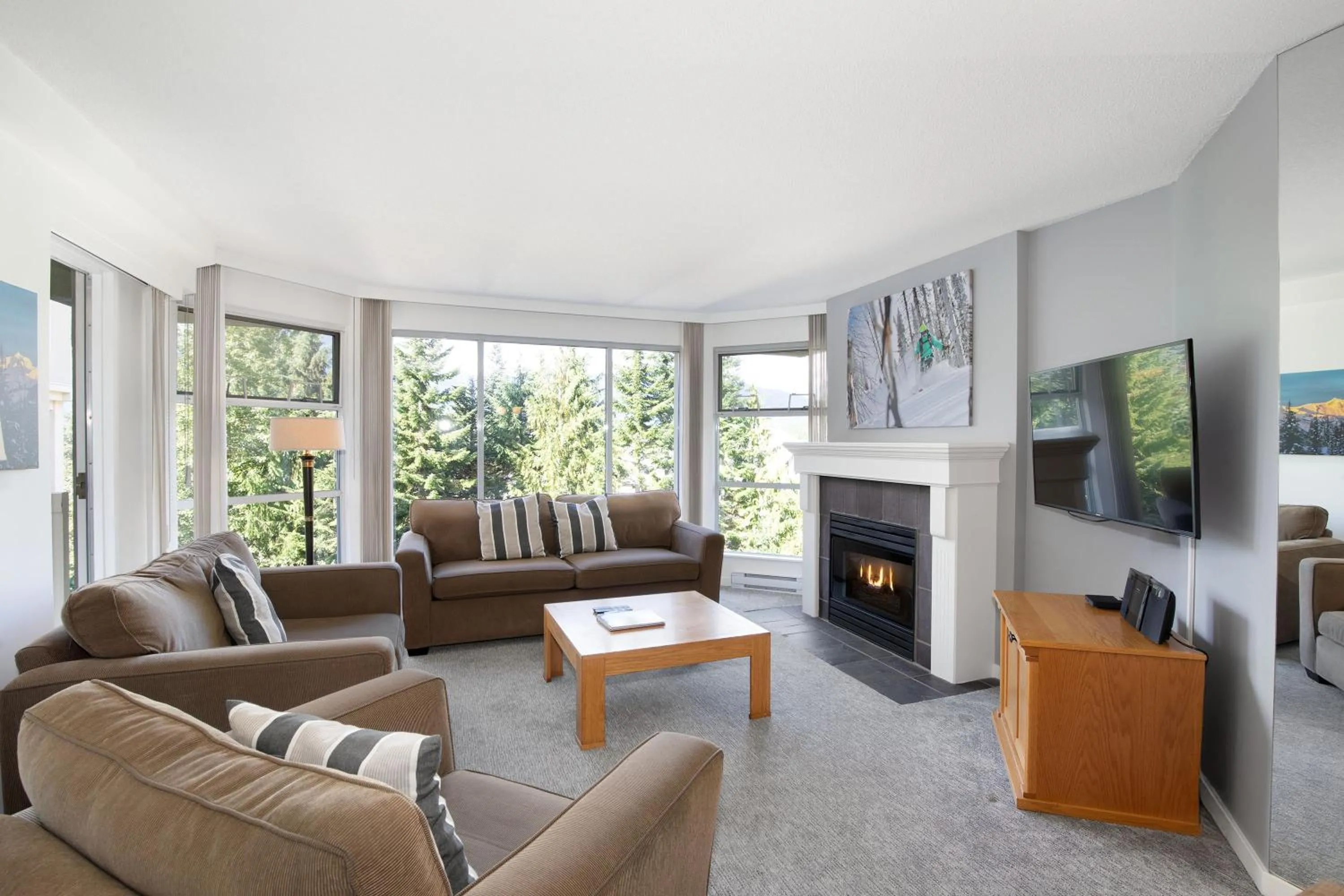 Living room in The Woodrun Lodge by Whiski Jack