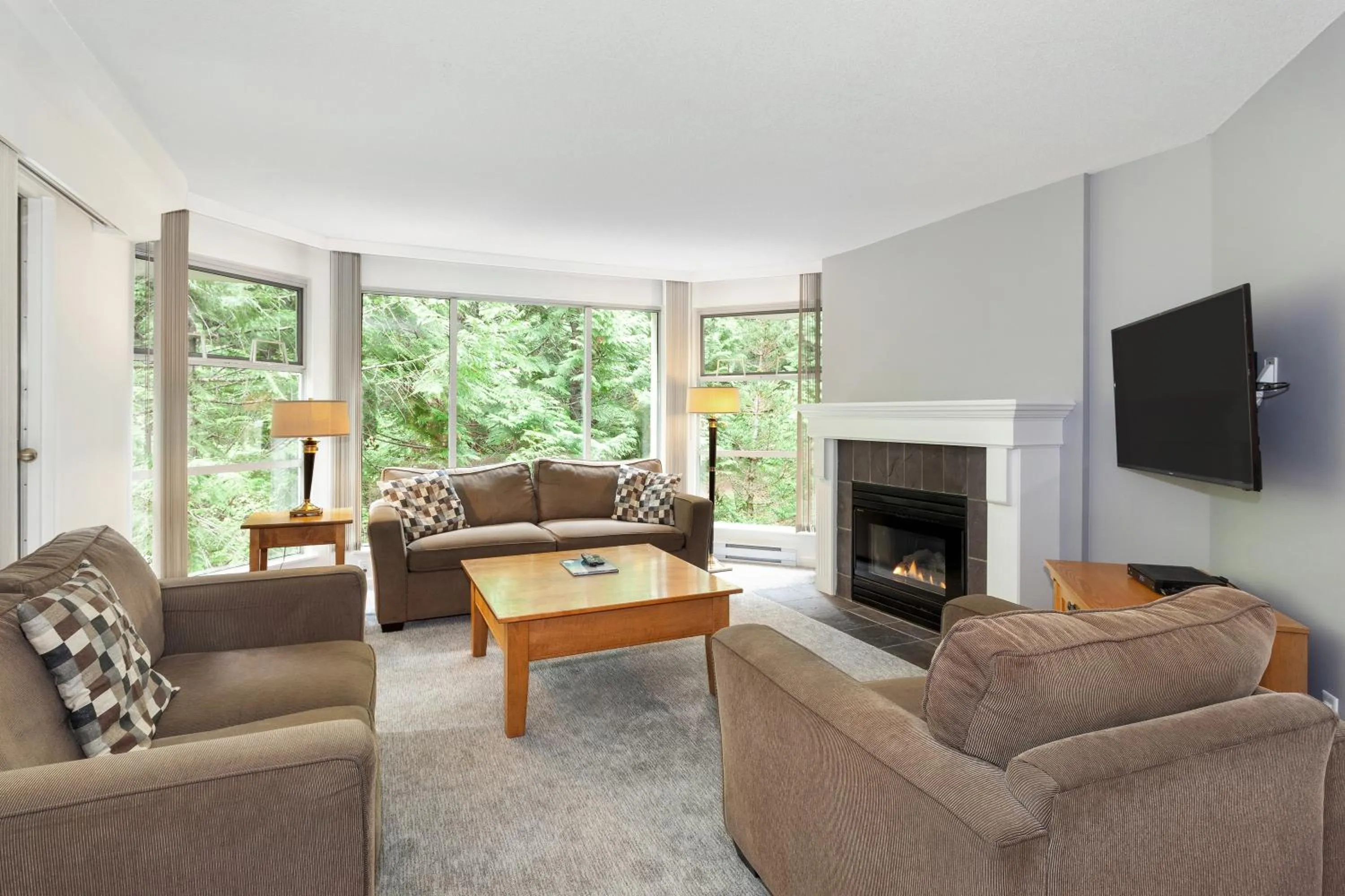 Living room in The Woodrun Lodge by Whiski Jack