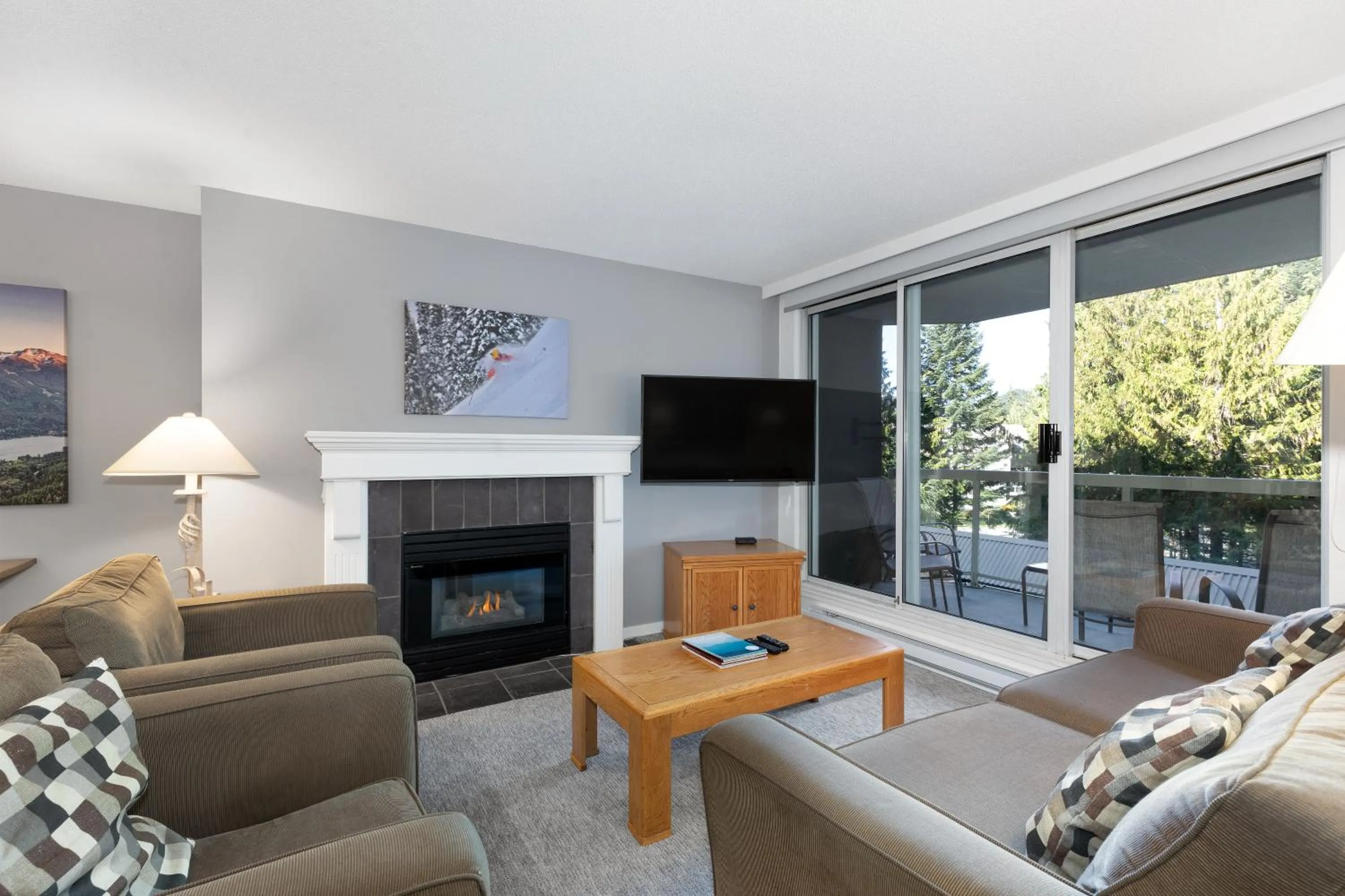 Living room in The Woodrun Lodge by Whiski Jack