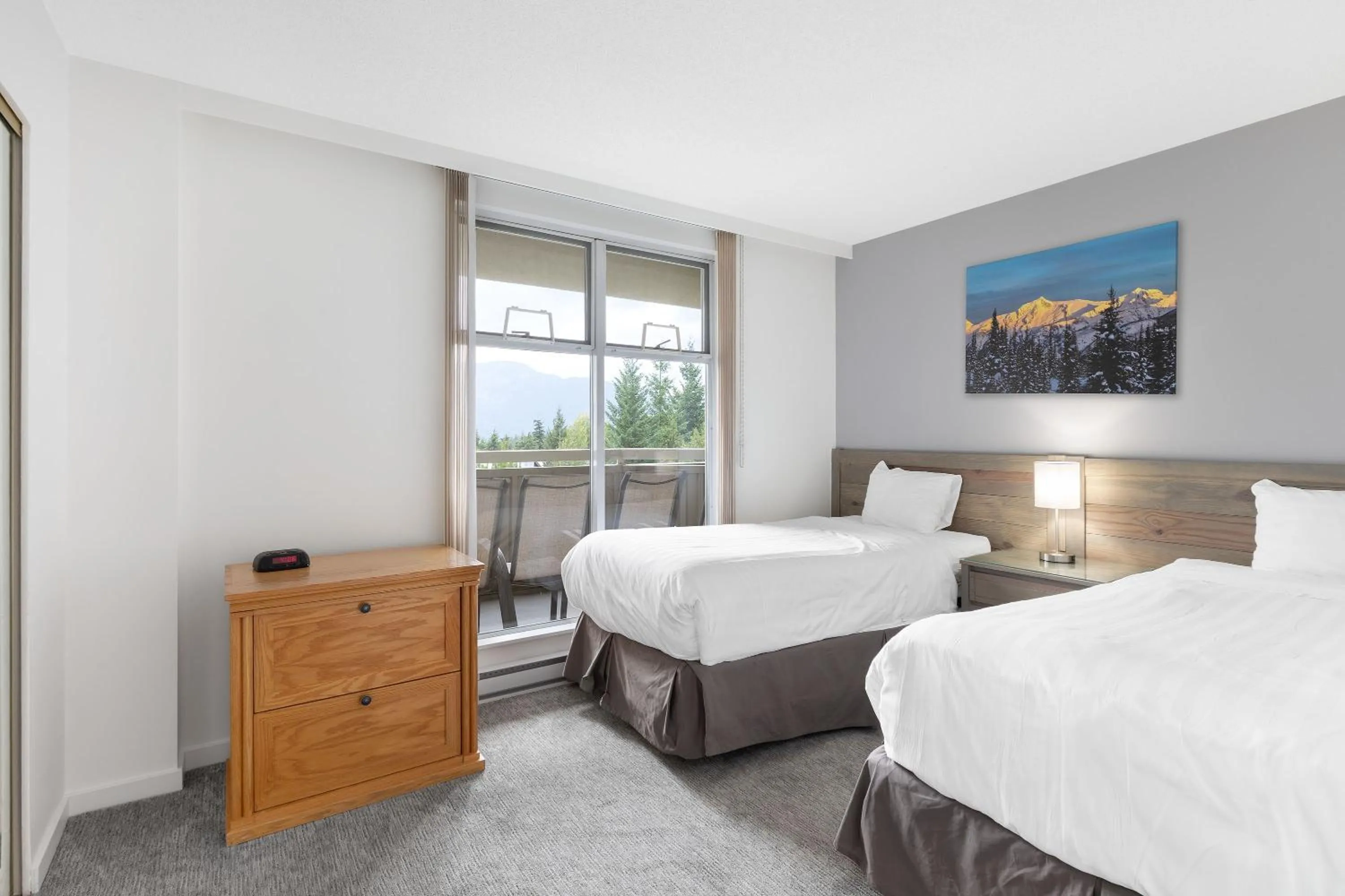 Bedroom, Bed in The Woodrun Lodge by Whiski Jack