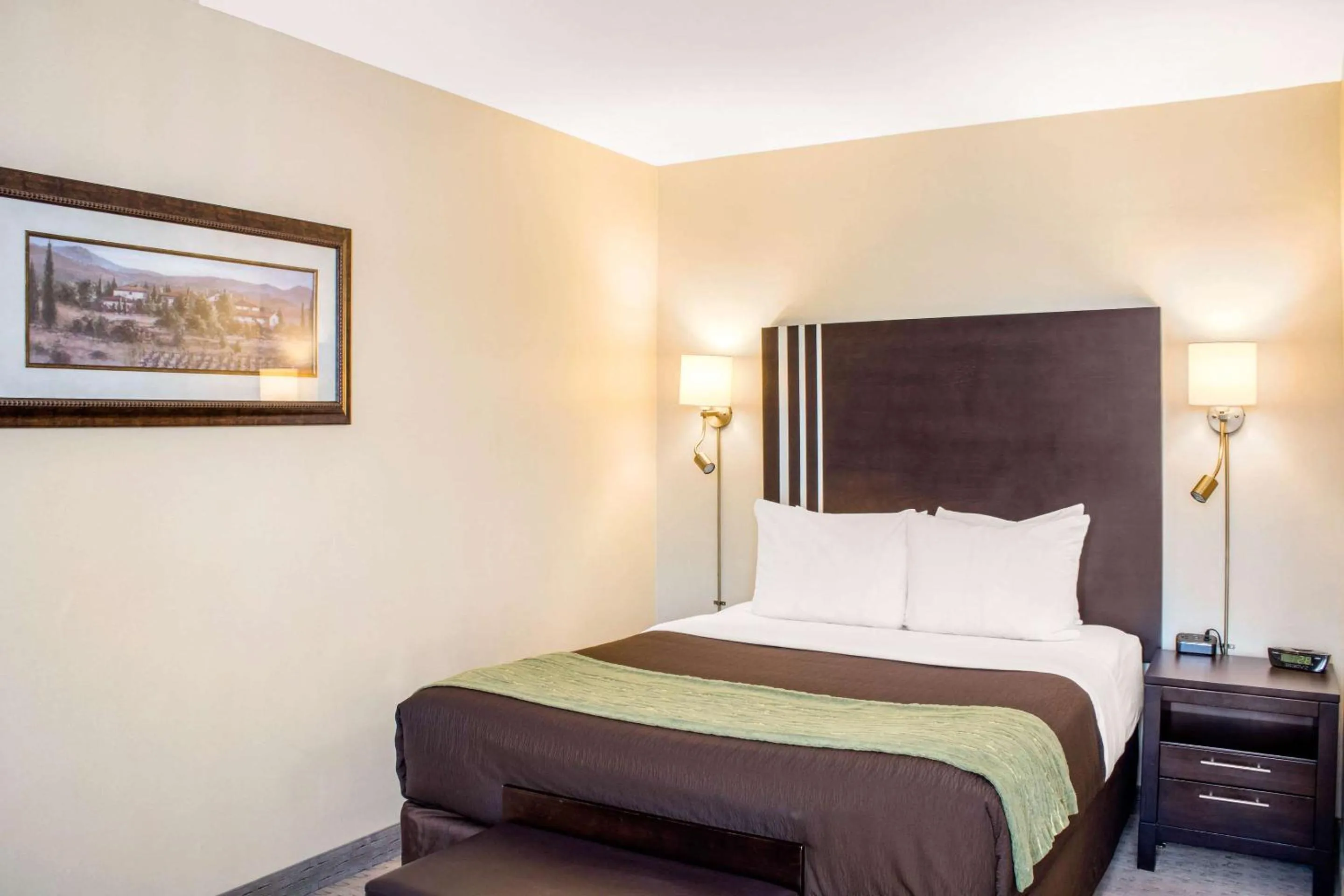 Bedroom, Bed in Comfort Inn