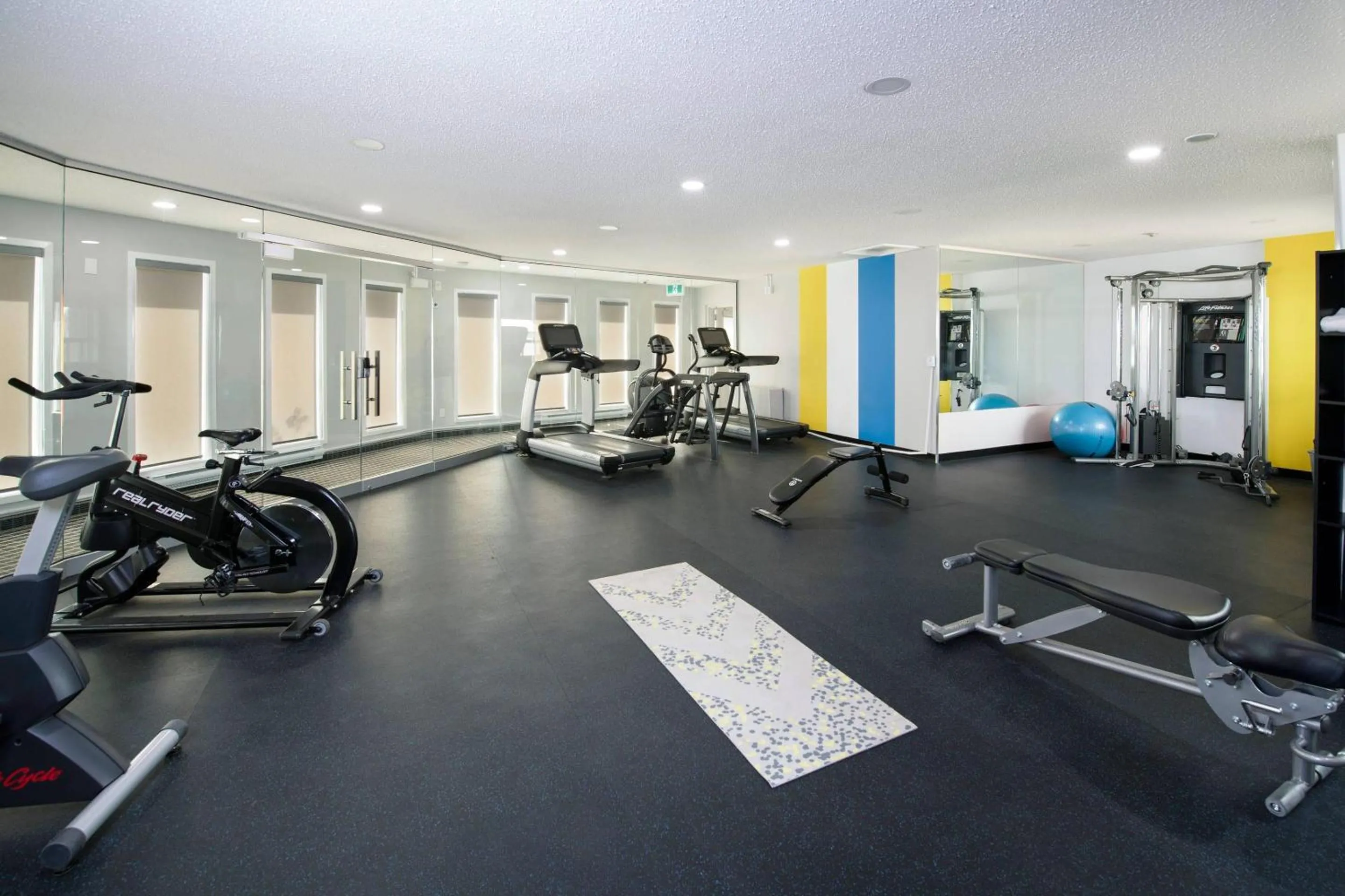 Fitness centre/facilities in Clarion Pointe