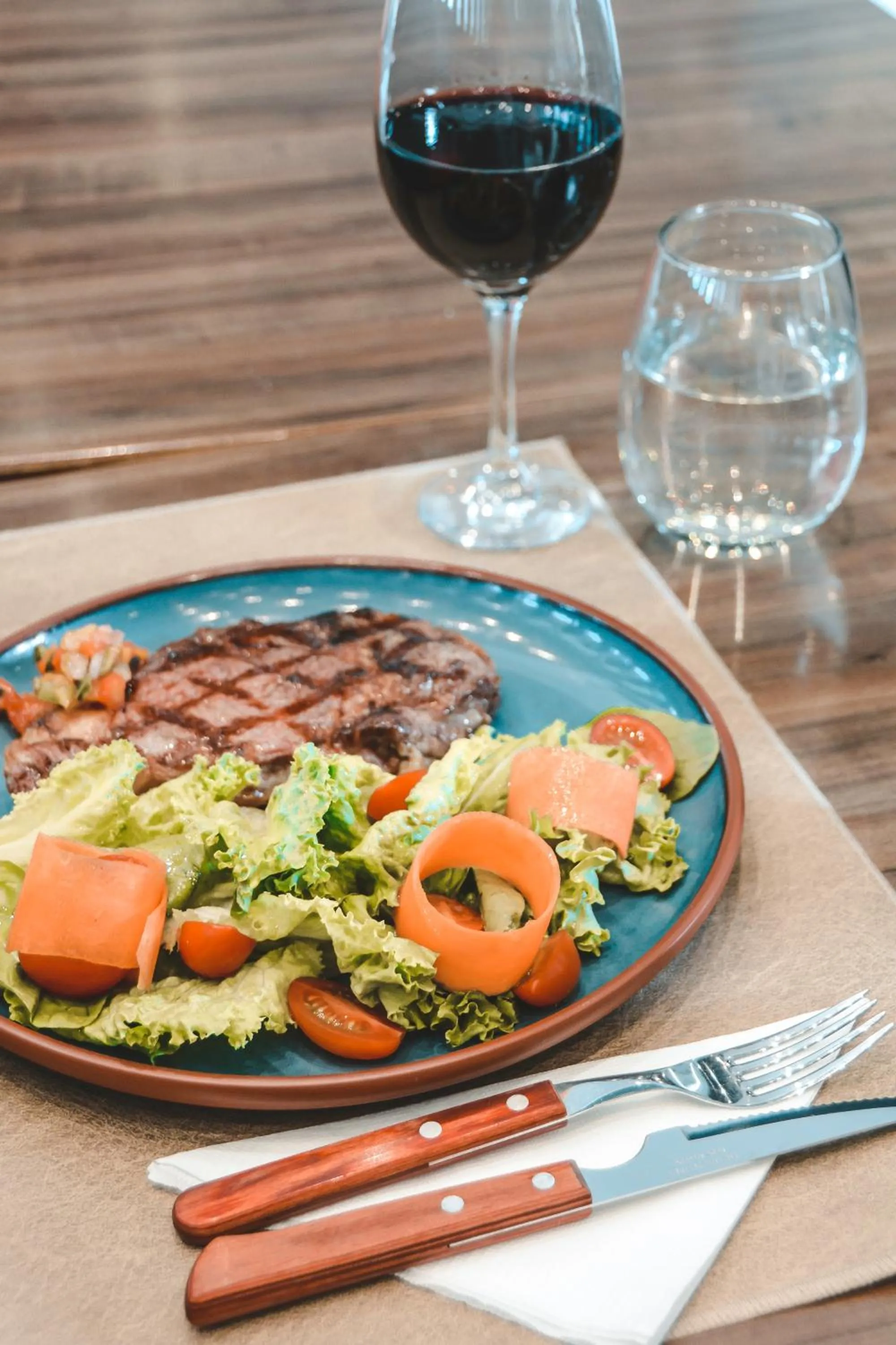 Restaurant/places to eat in ibis Mendoza