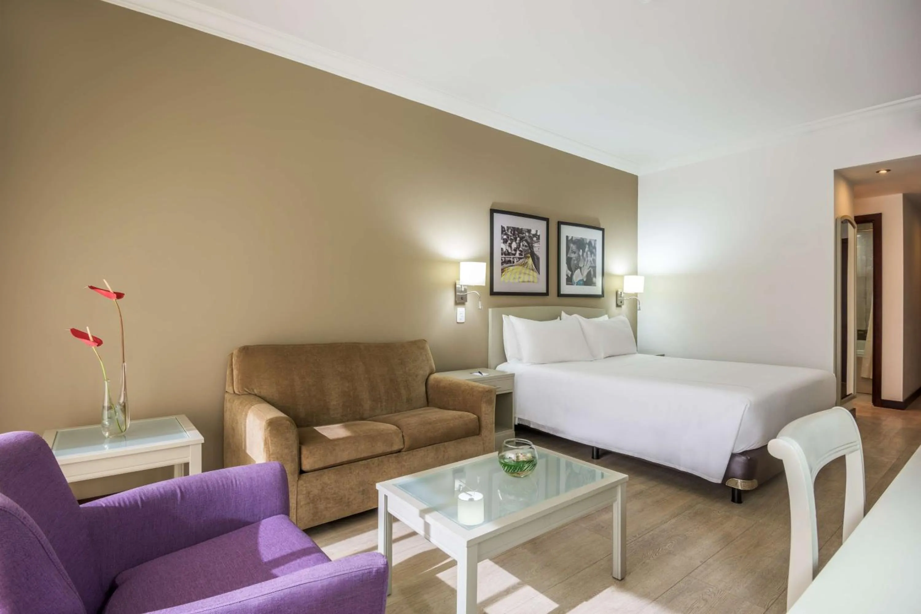 Bedroom, Bed in NH Cali Royal