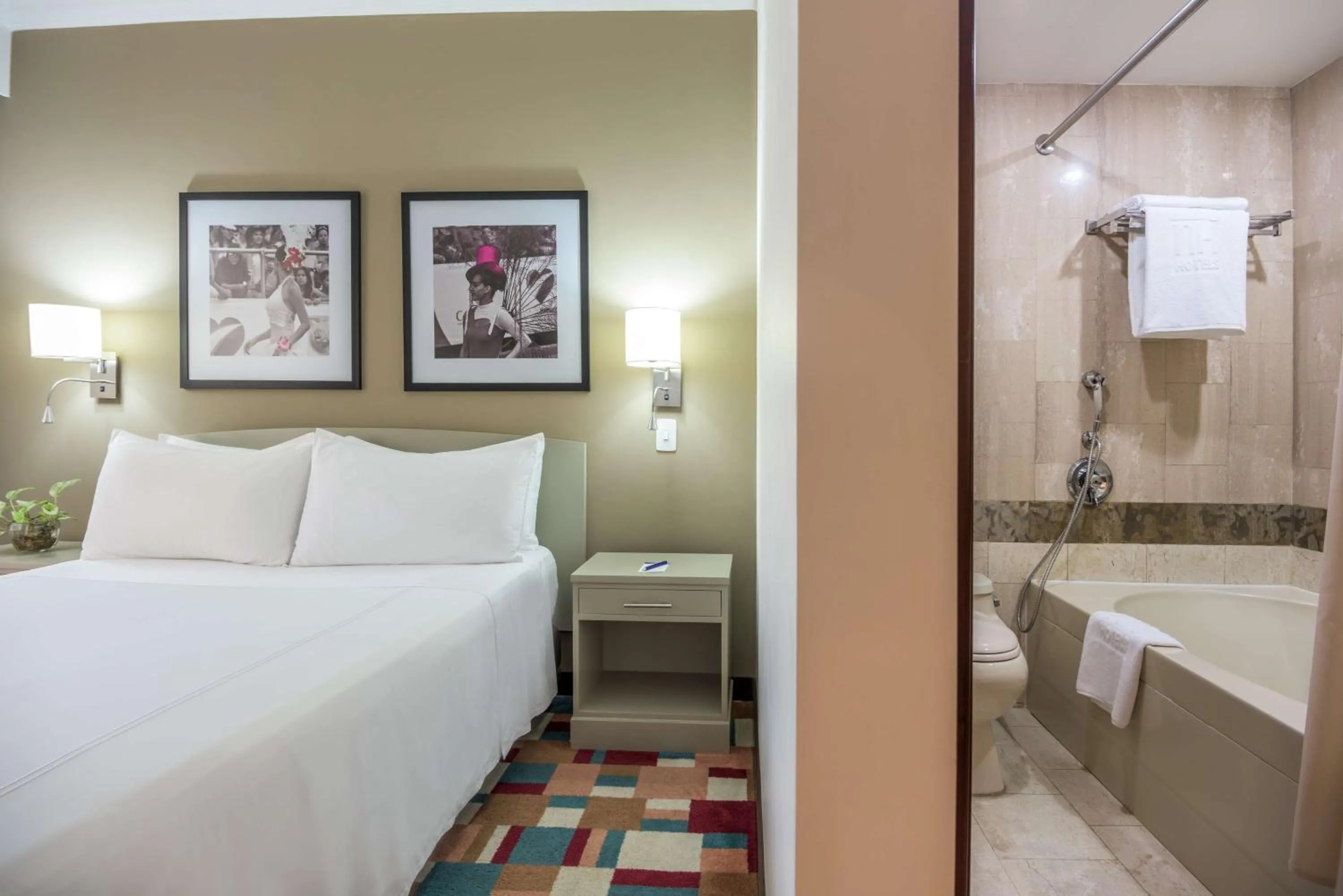 Photo of the whole room, Bed in NH Cali Royal