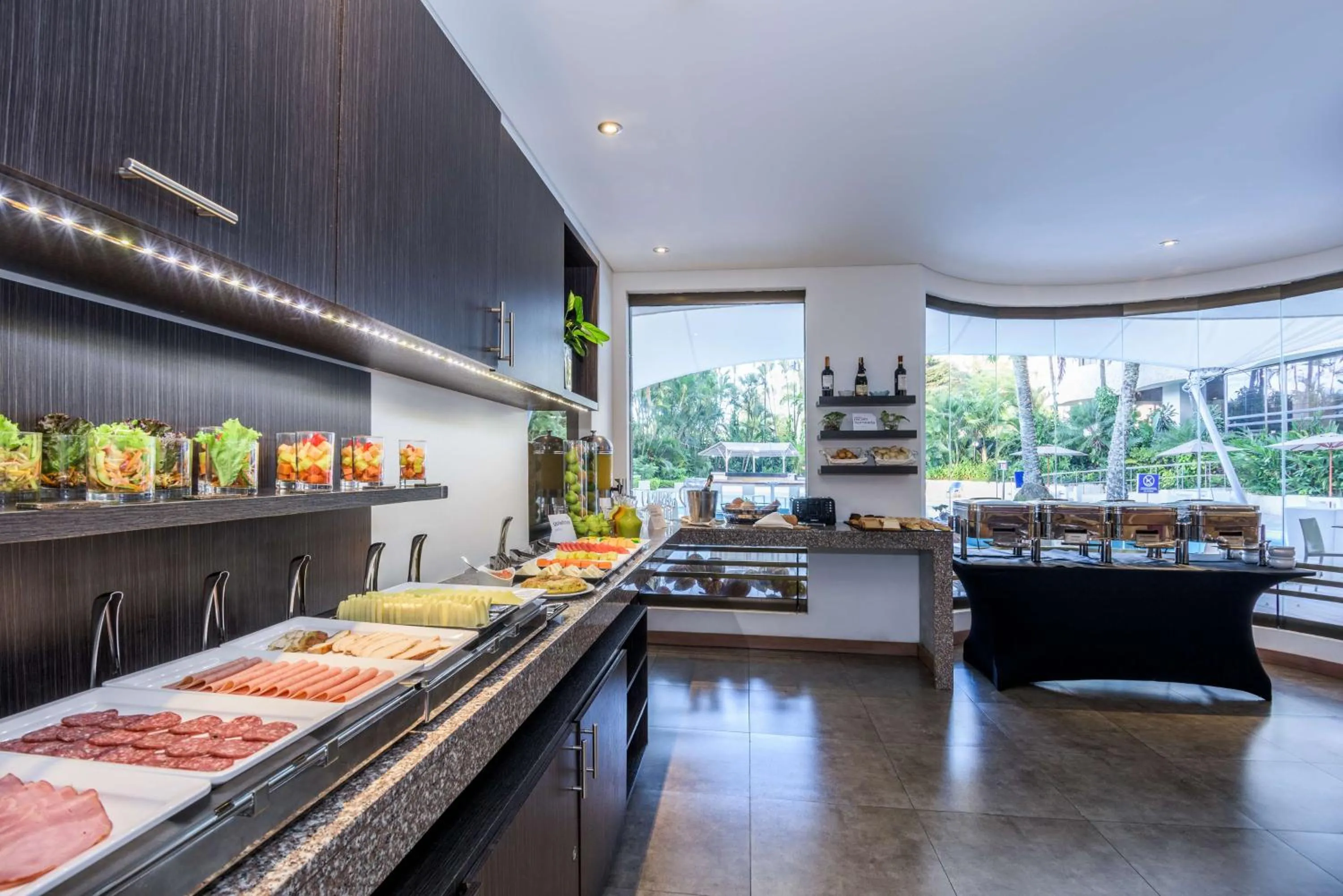 Breakfast in NH Cali Royal