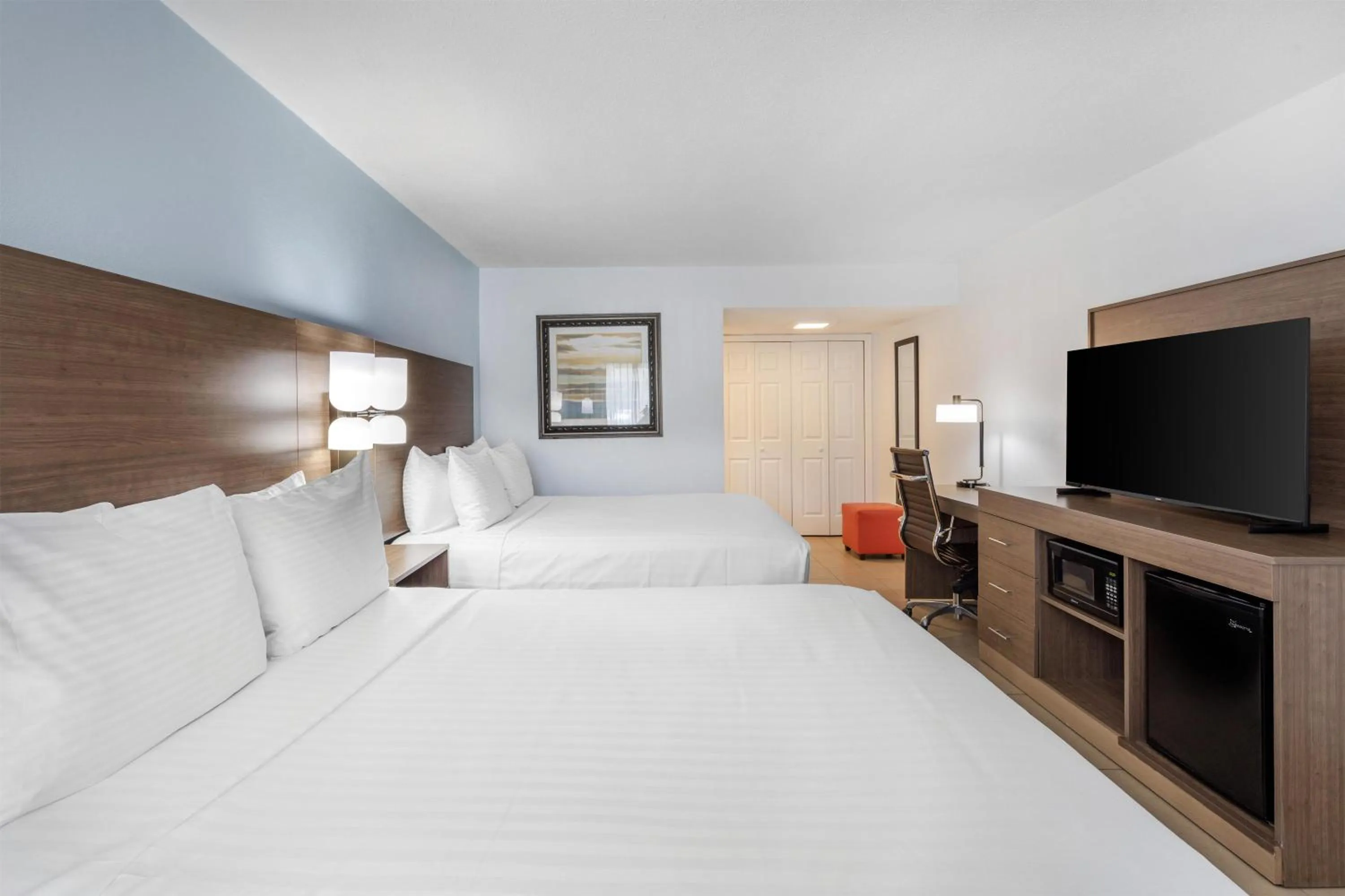 Bedroom, Bed in Best Western Palm Beach Lakes