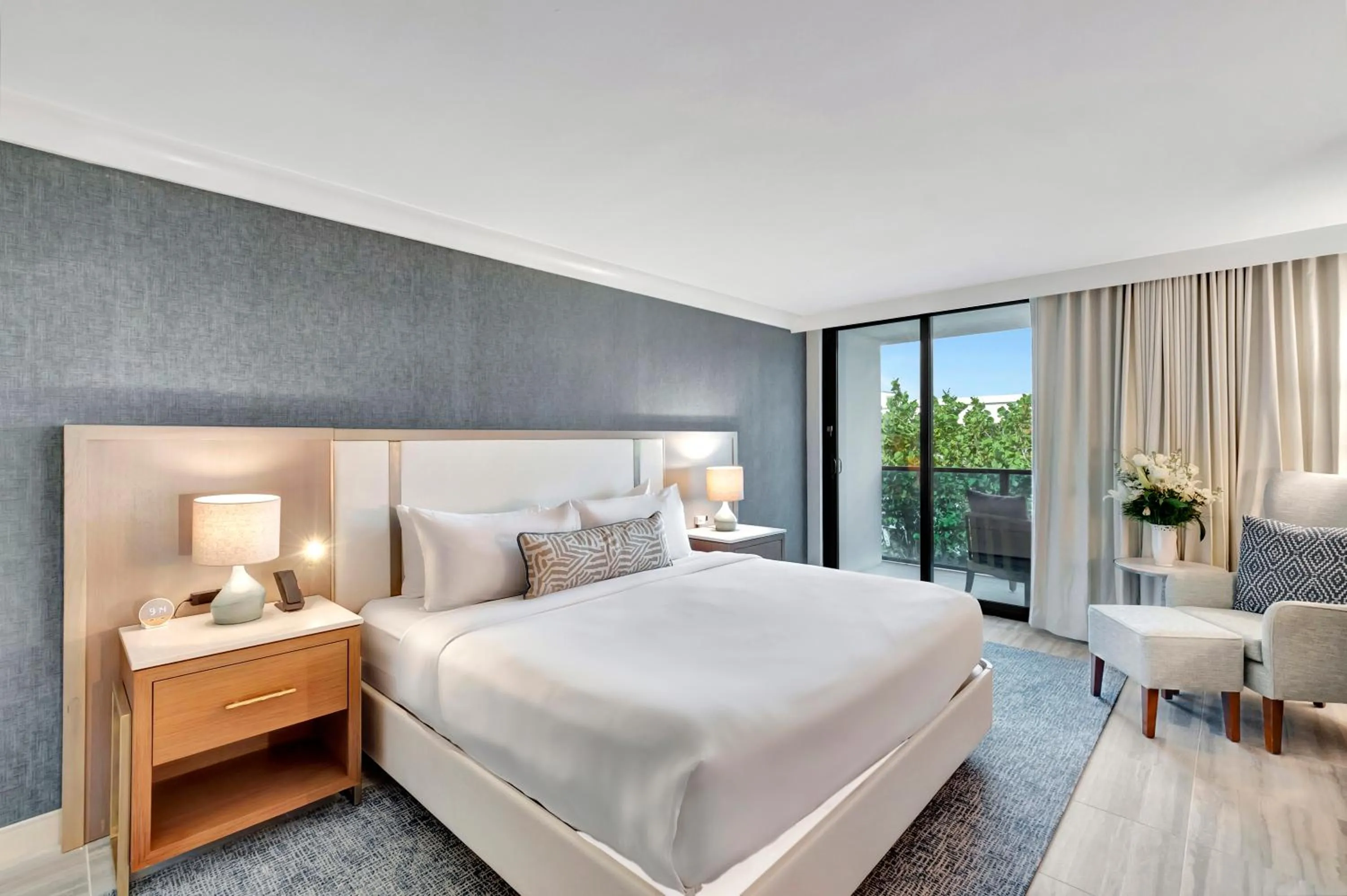 Bed in Tideline Palm Beach Ocean Resort and Spa