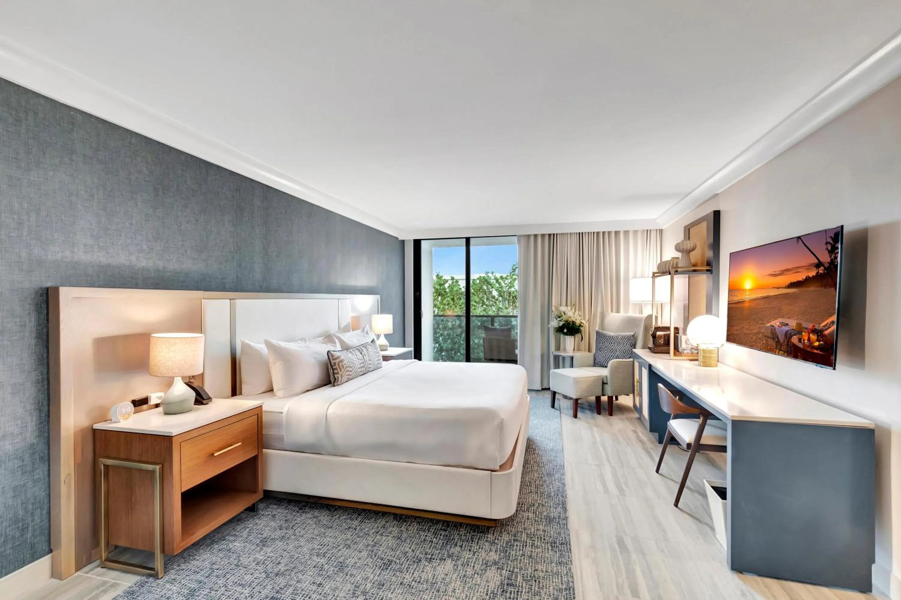 Bed in Tideline Palm Beach Ocean Resort and Spa