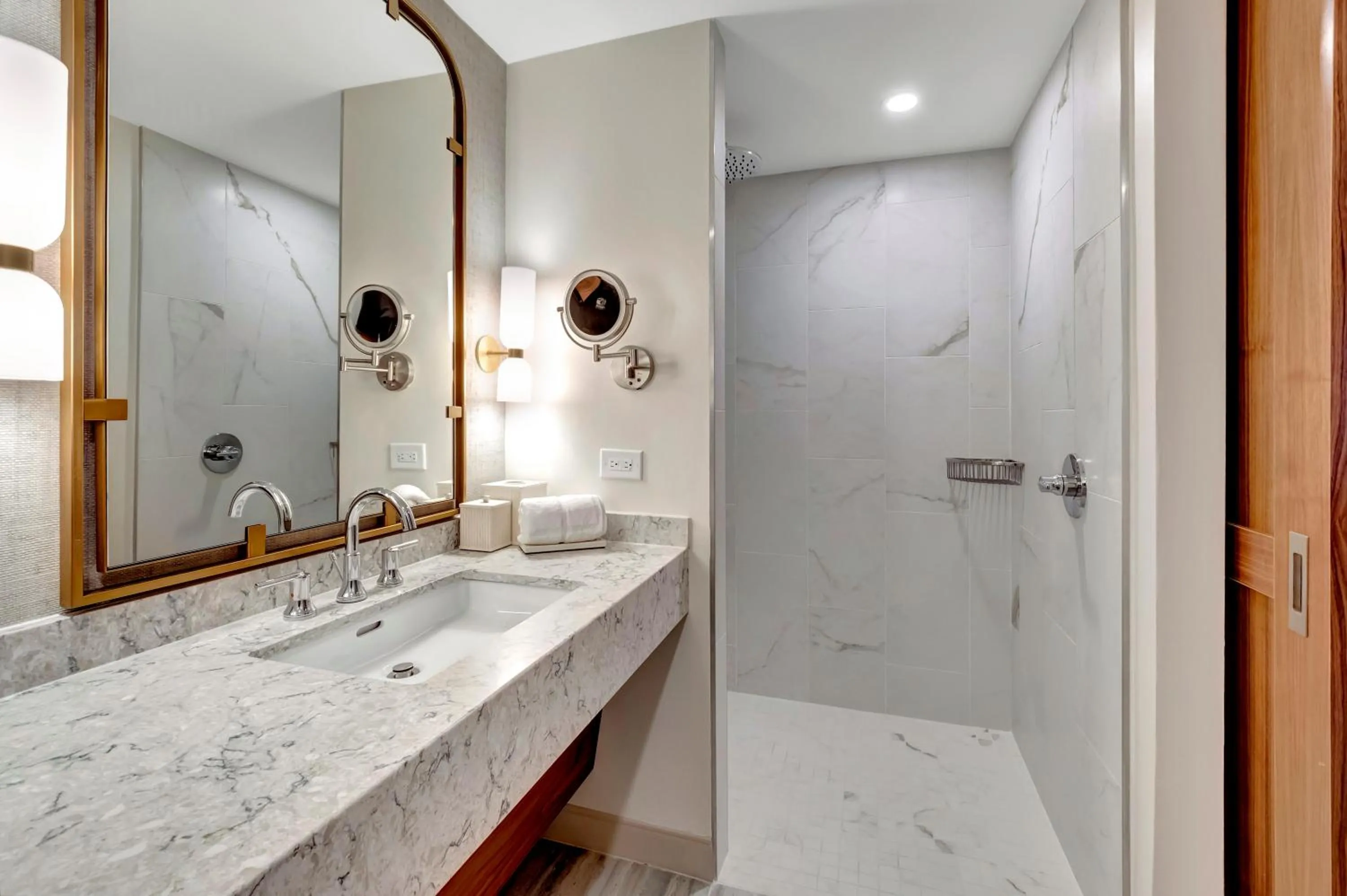 Shower in Tideline Palm Beach Ocean Resort and Spa