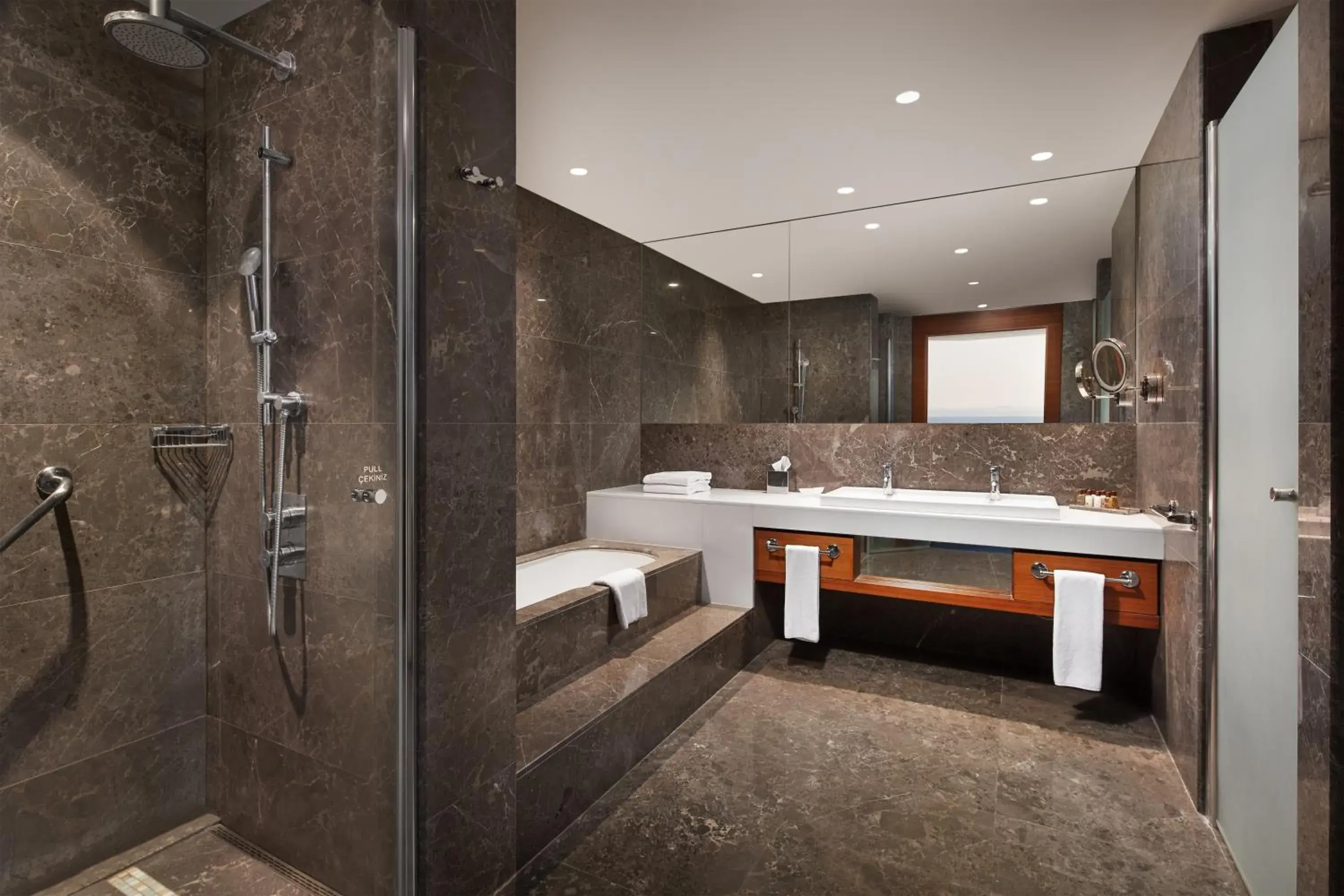 Junior Suite with Club Lounge Access and Sea View - single occupancy in Sheraton Istanbul Atakoy Hotel Junior Suite with Club Lounge Access and Sea View - single occupancy in Sheraton Istanbul Atakoy Hotel