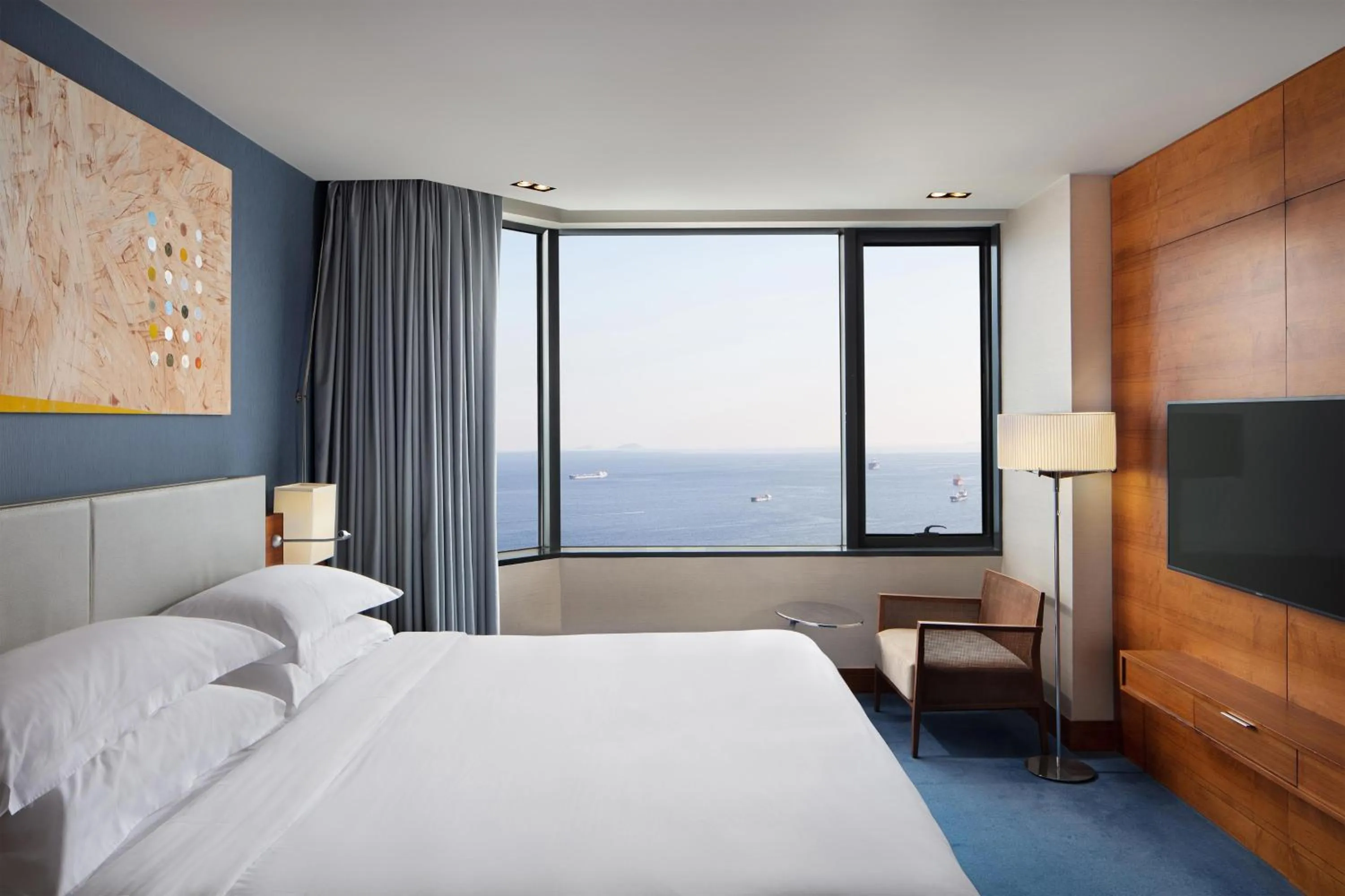 Photo of the whole room, Bed in Sheraton Istanbul Atakoy Hotel