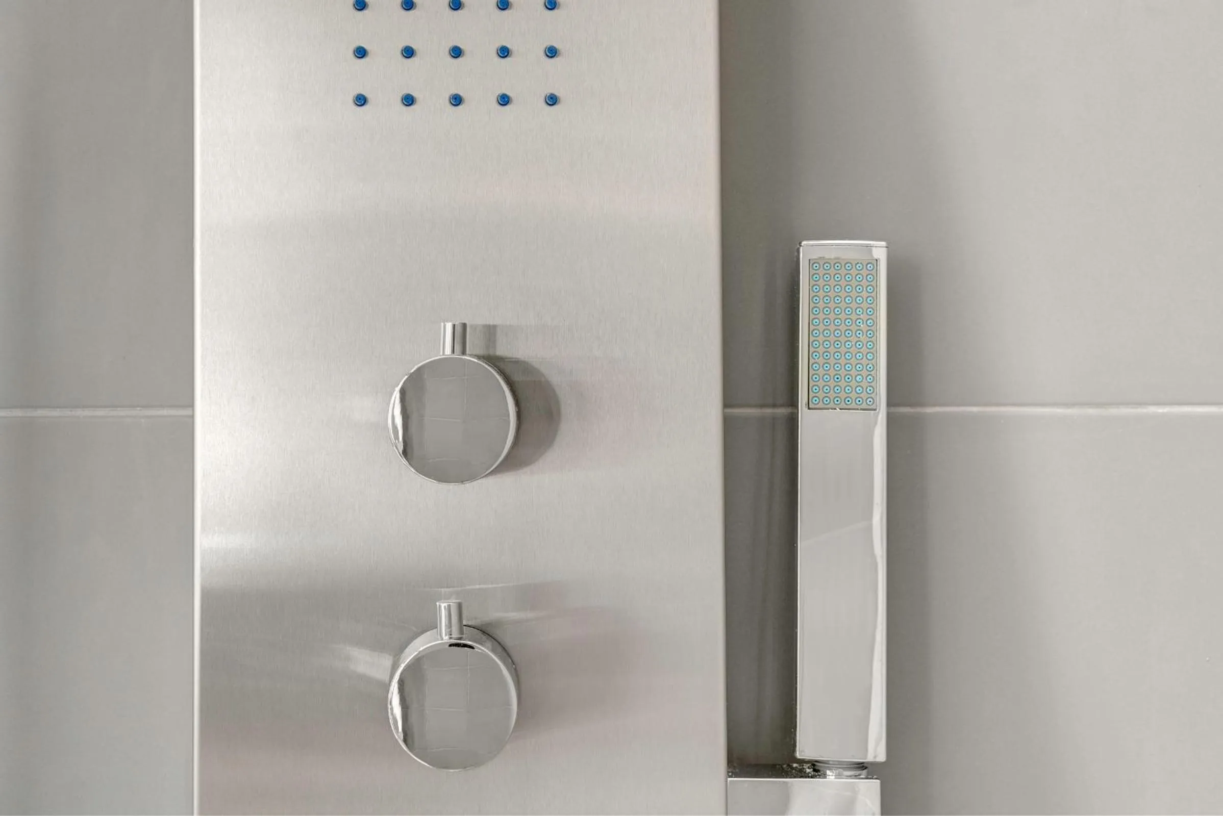 Shower in 1844 Suites Syros