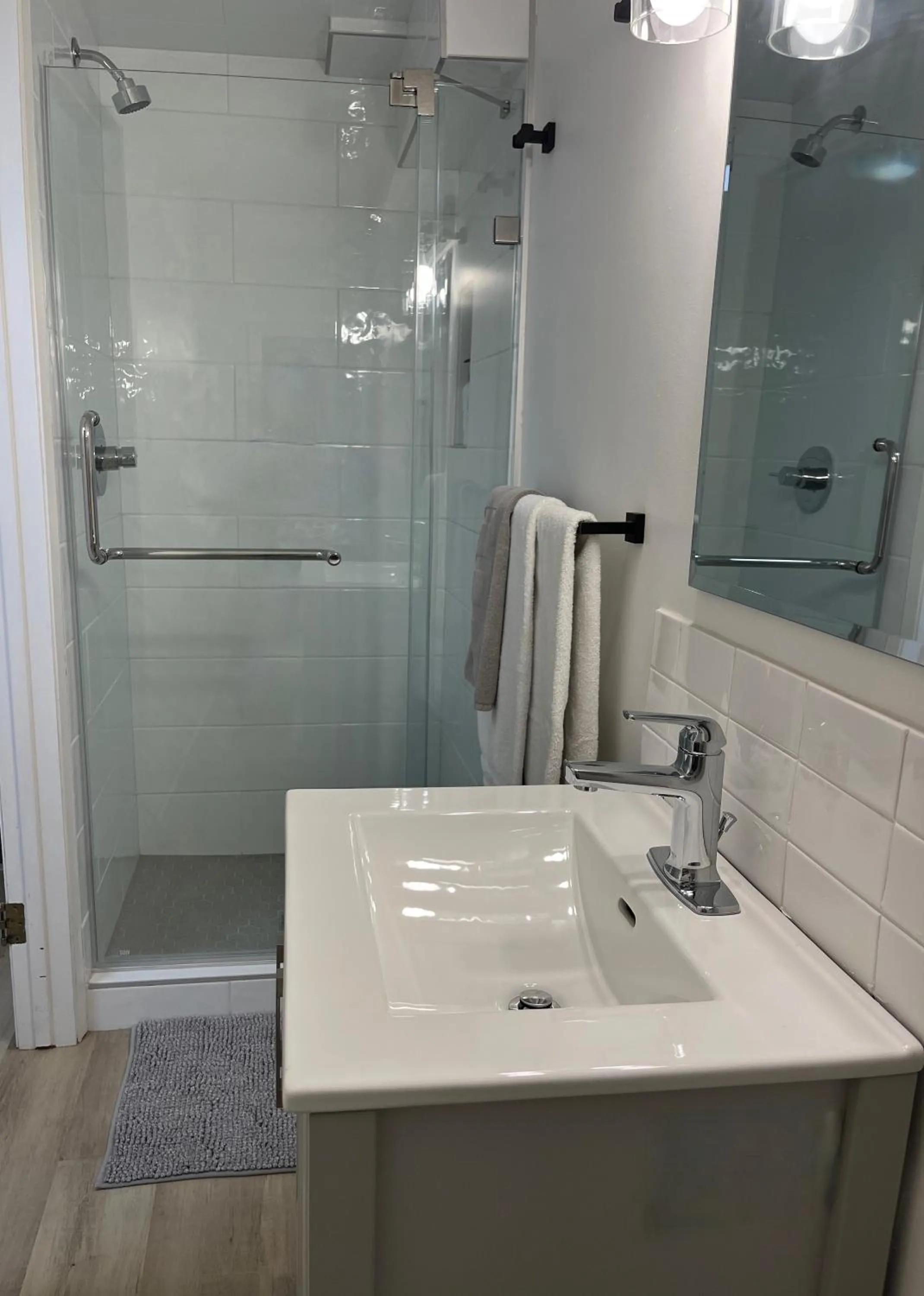 Bathroom in Mountain View Bed & Breakfast