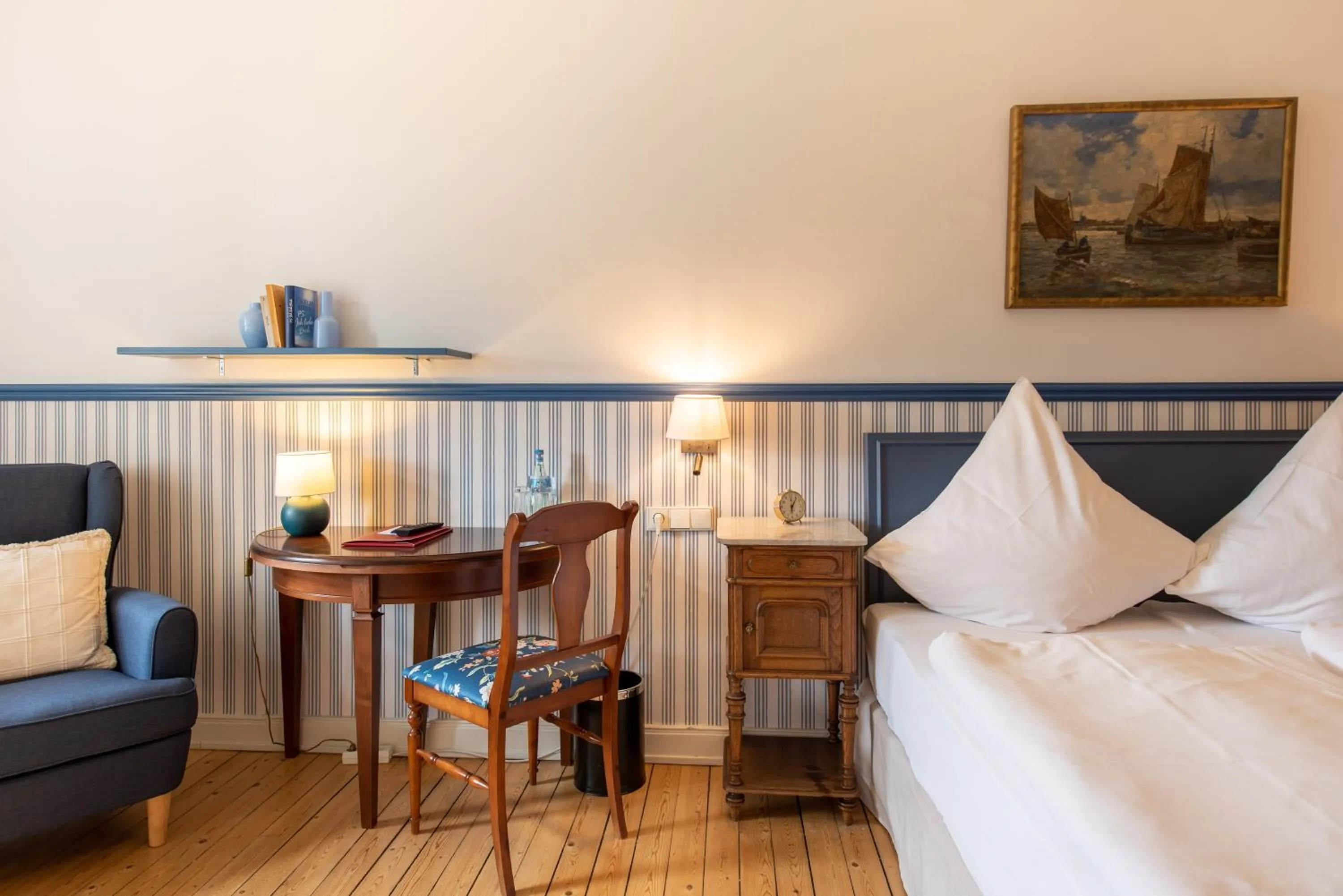 Bedroom, Bed in Gästehaus Schloss Saareck