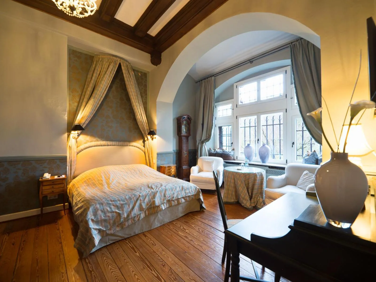 Photo of the whole room, Bed in Gästehaus Schloss Saareck