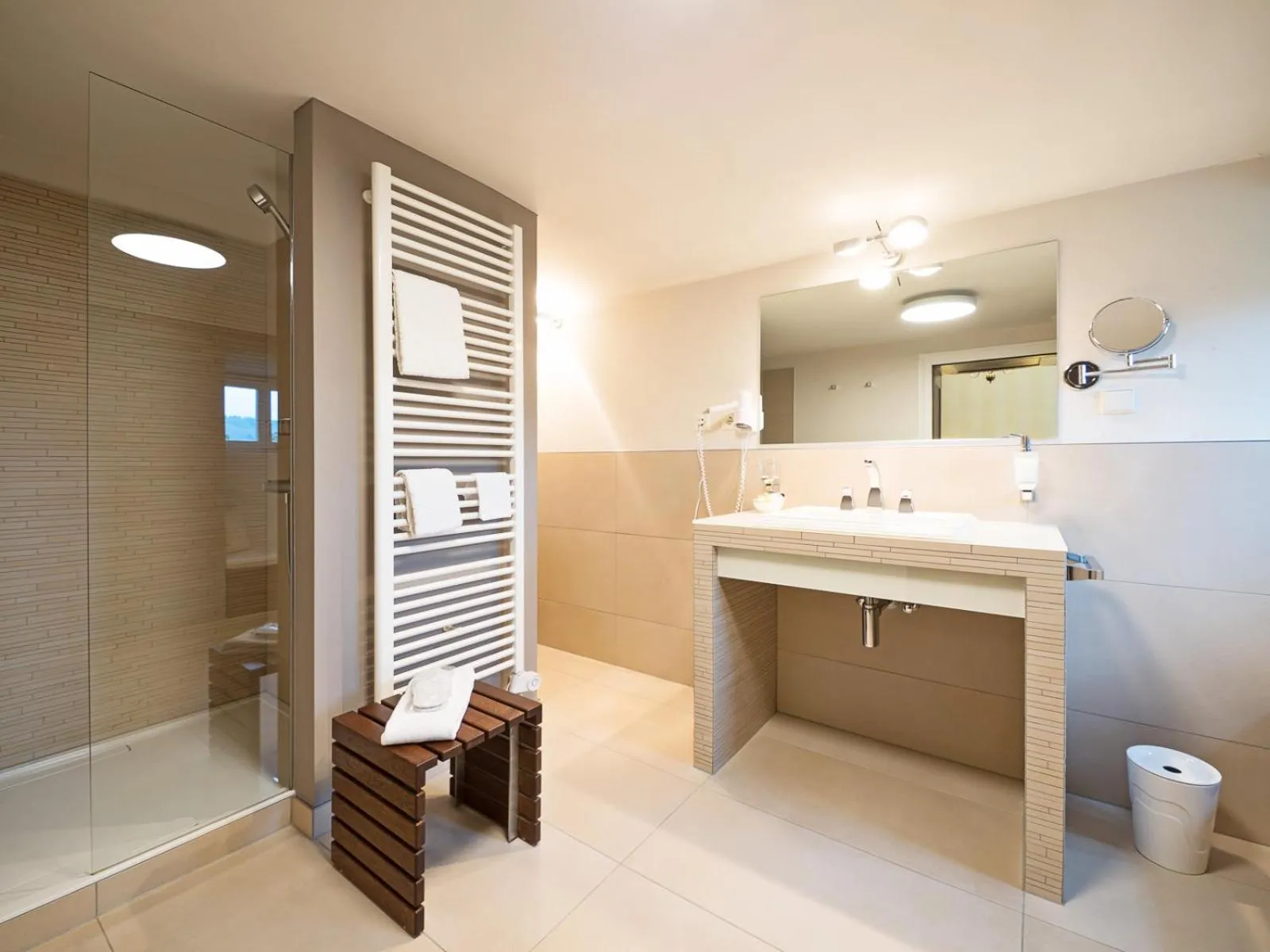 Bathroom in Gästehaus Schloss Saareck