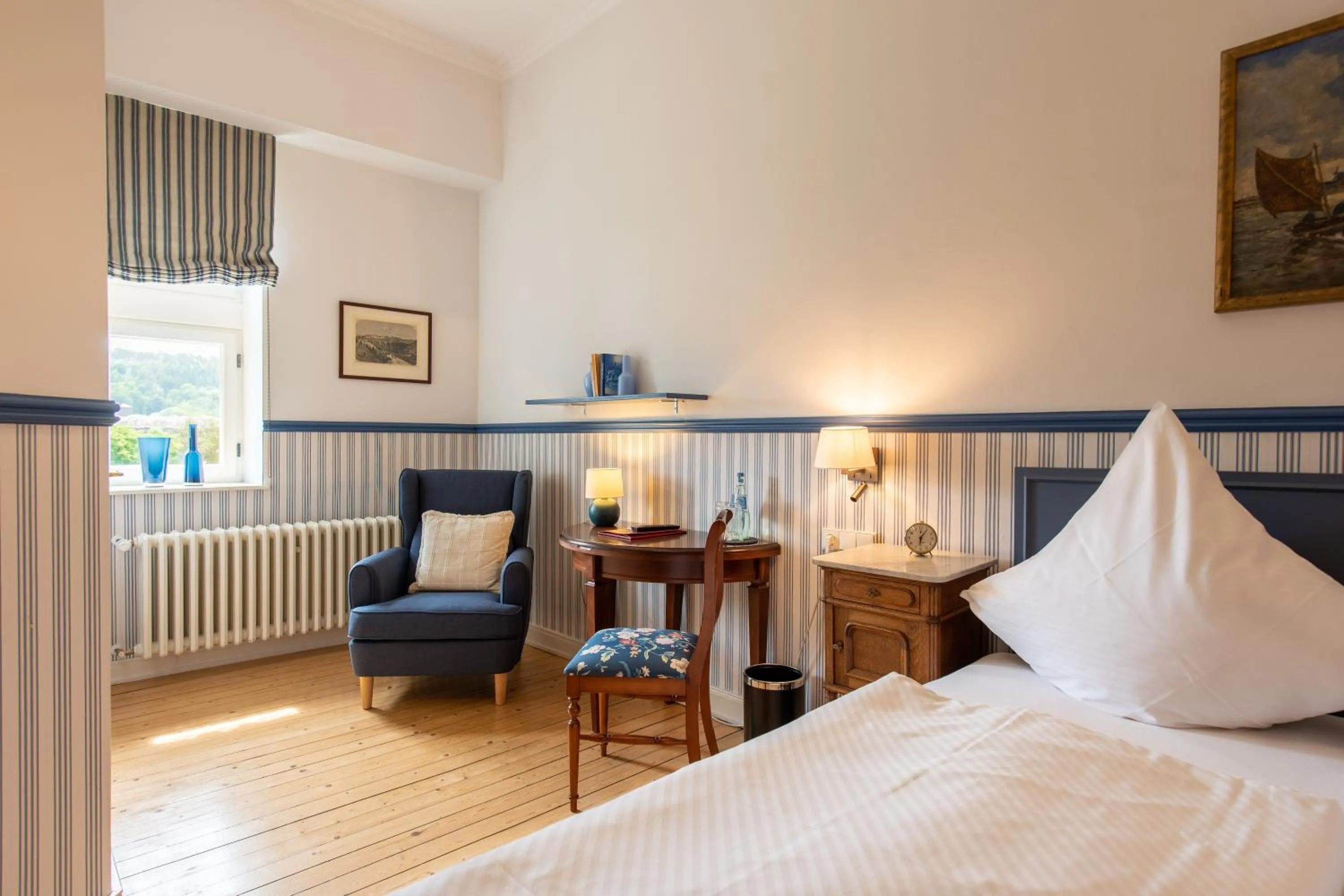 Bedroom, Bed in Gästehaus Schloss Saareck