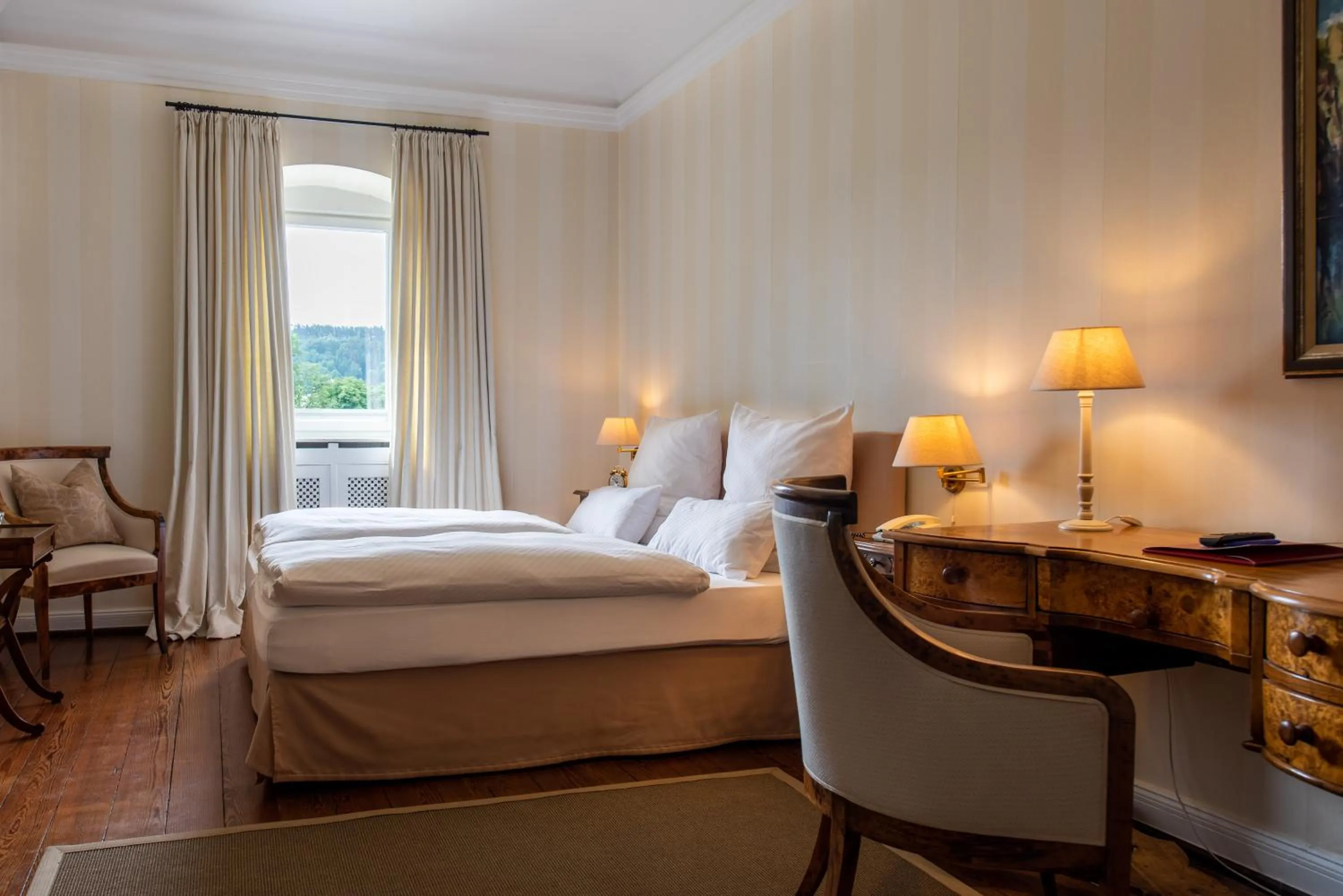 Bedroom, Bed in Gästehaus Schloss Saareck