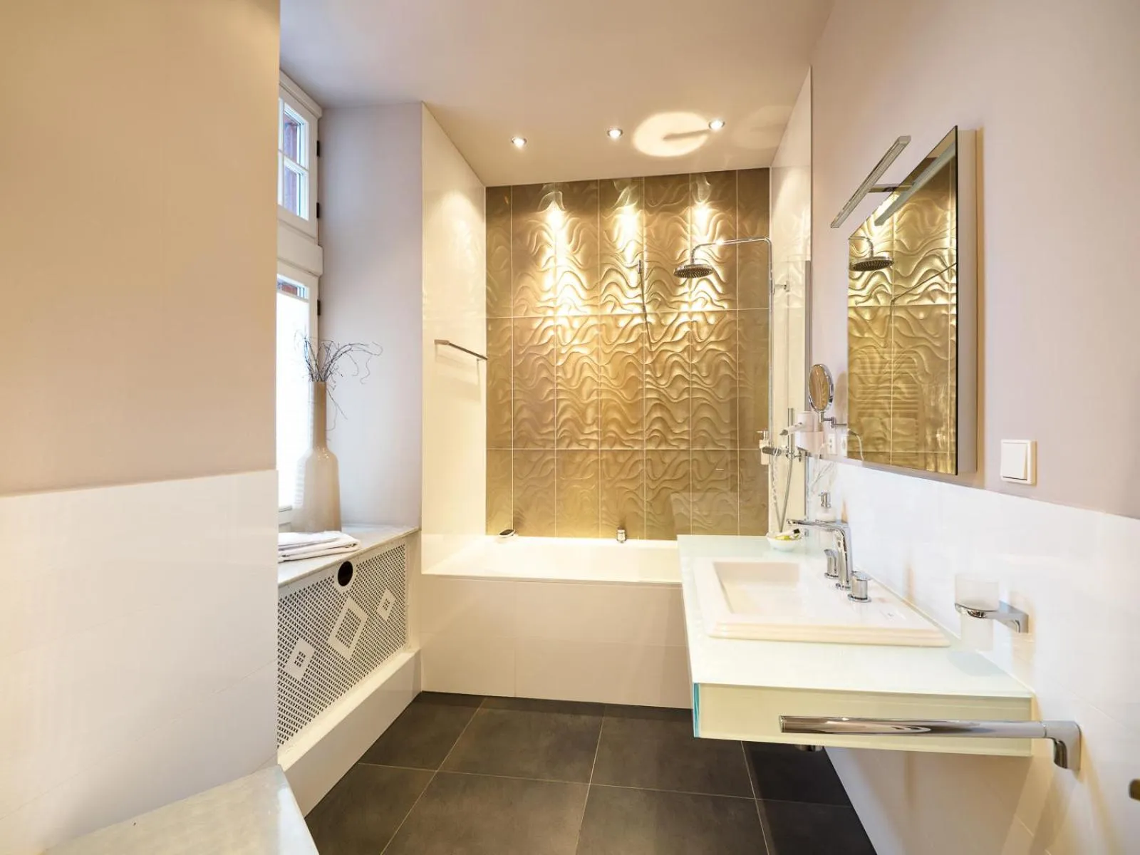 Bathroom in Gästehaus Schloss Saareck