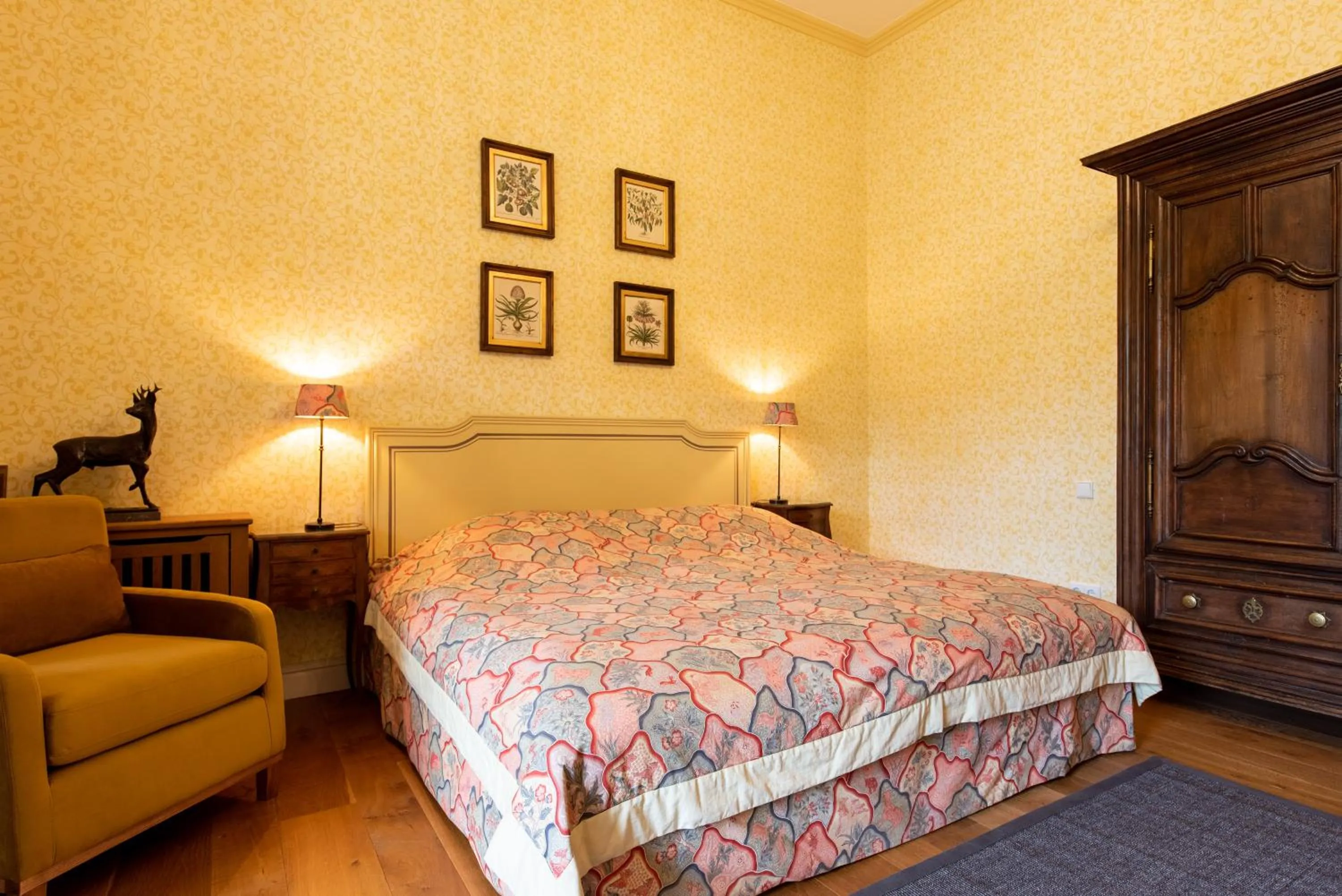 Photo of the whole room, Bed in Gästehaus Schloss Saareck