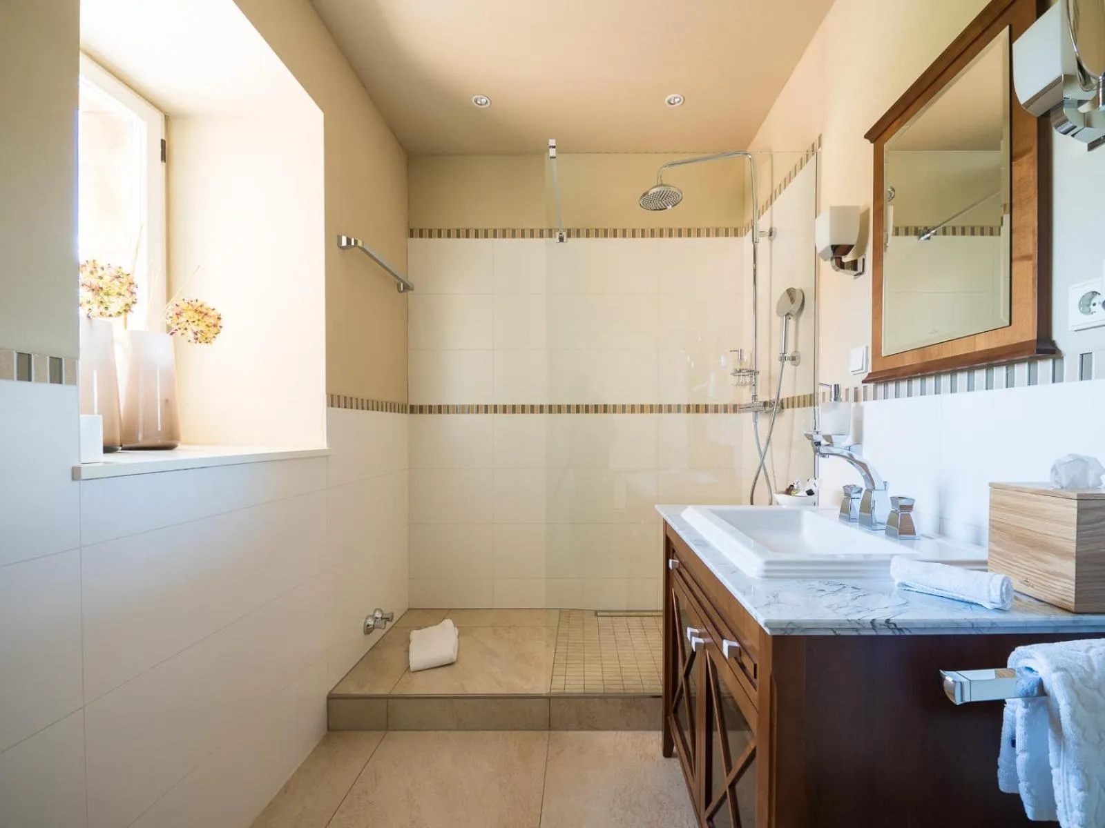 Bathroom in Gästehaus Schloss Saareck