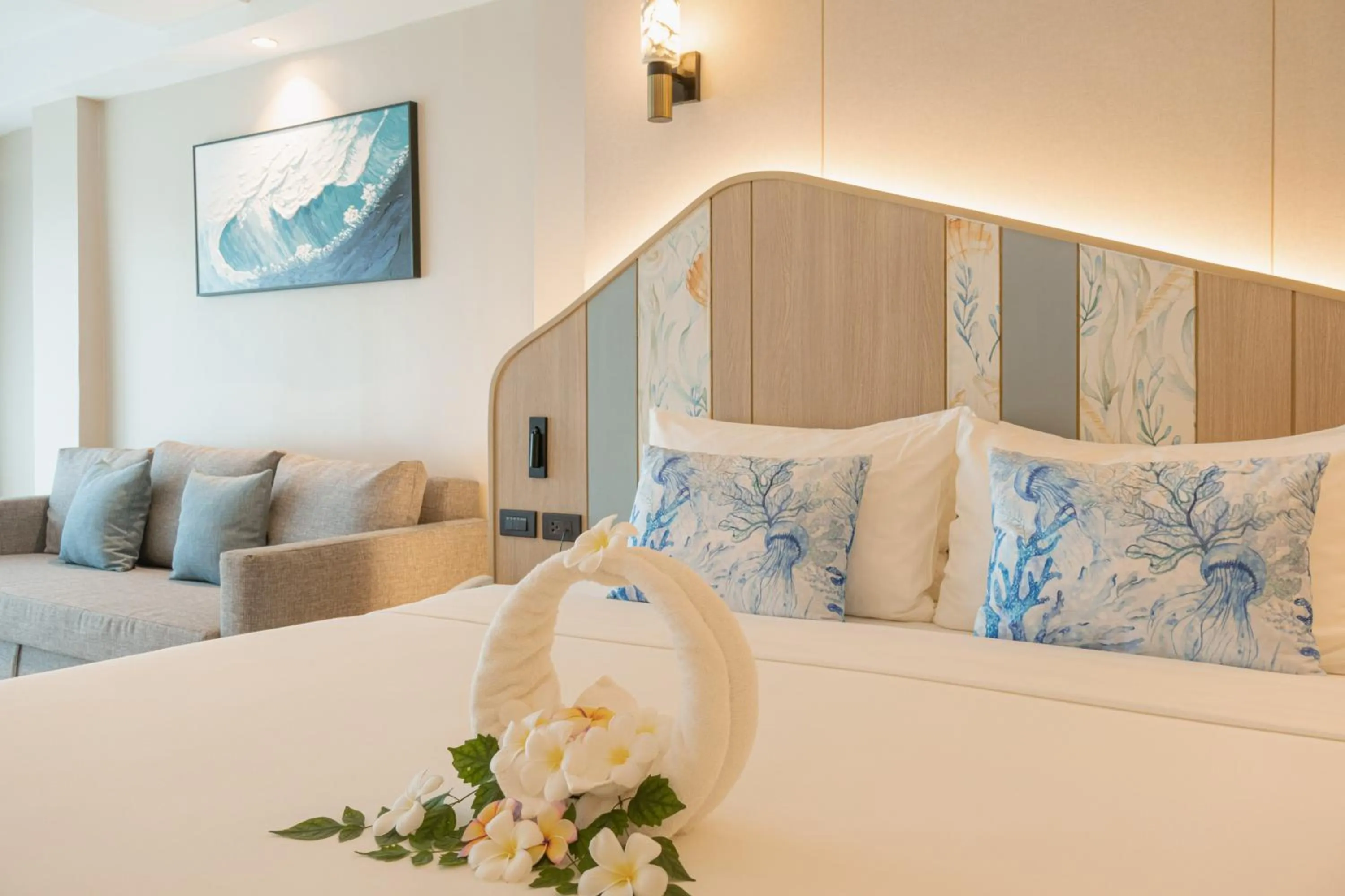 Bed in Khaolak Emerald Beach Resort and Spa