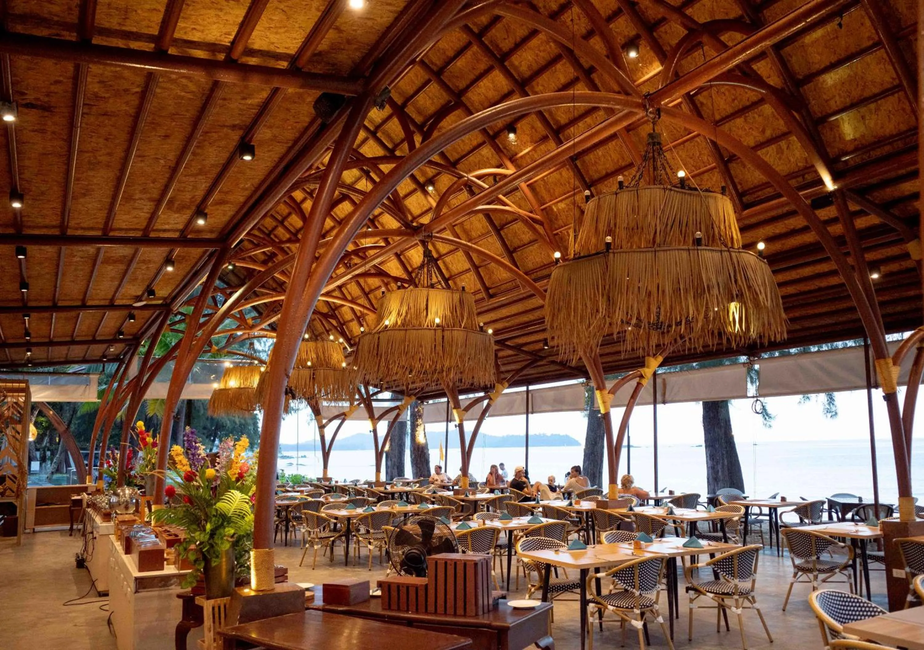 Restaurant/places to eat in Khaolak Emerald Beach Resort and Spa
