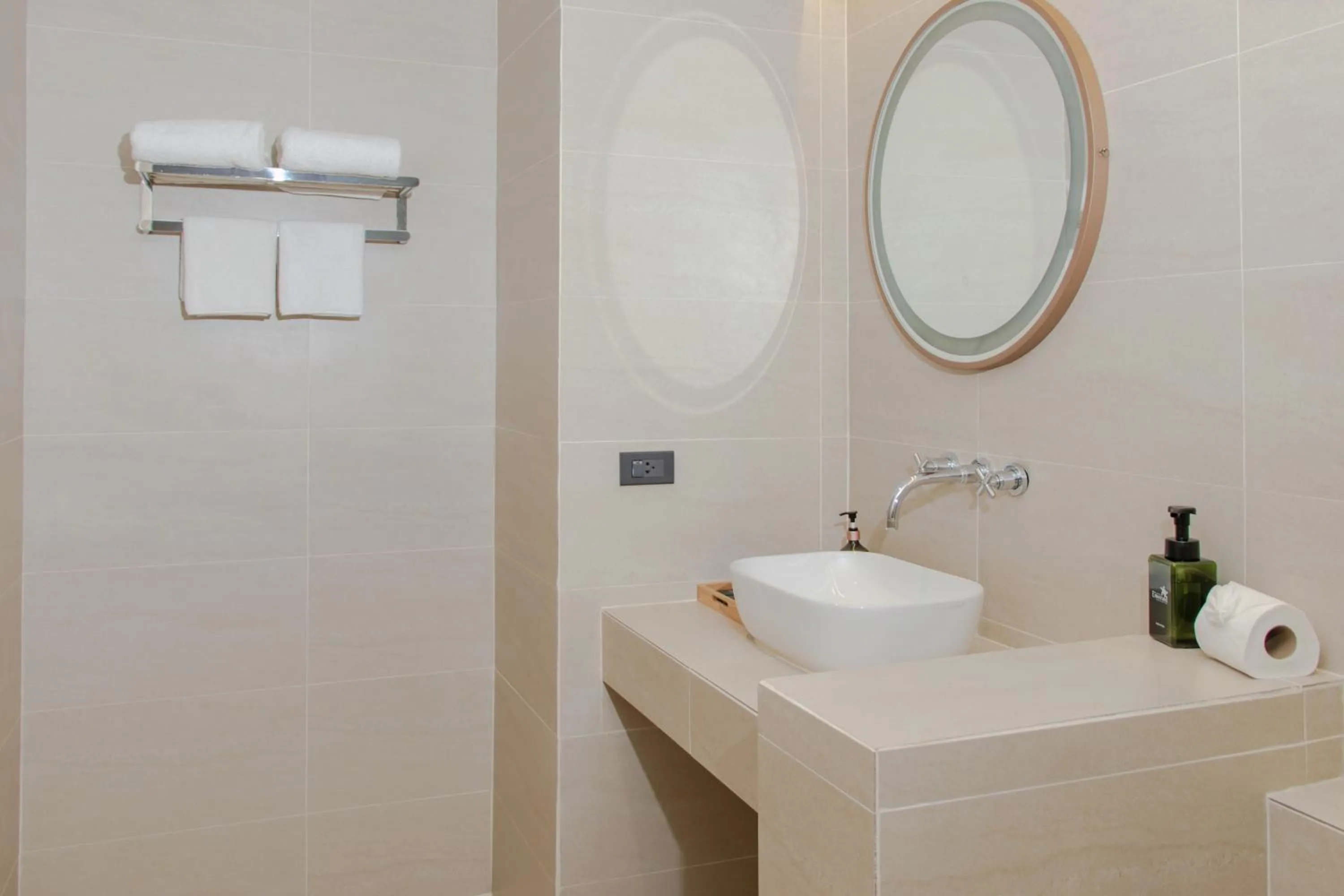 Bathroom in Khaolak Emerald Beach Resort and Spa