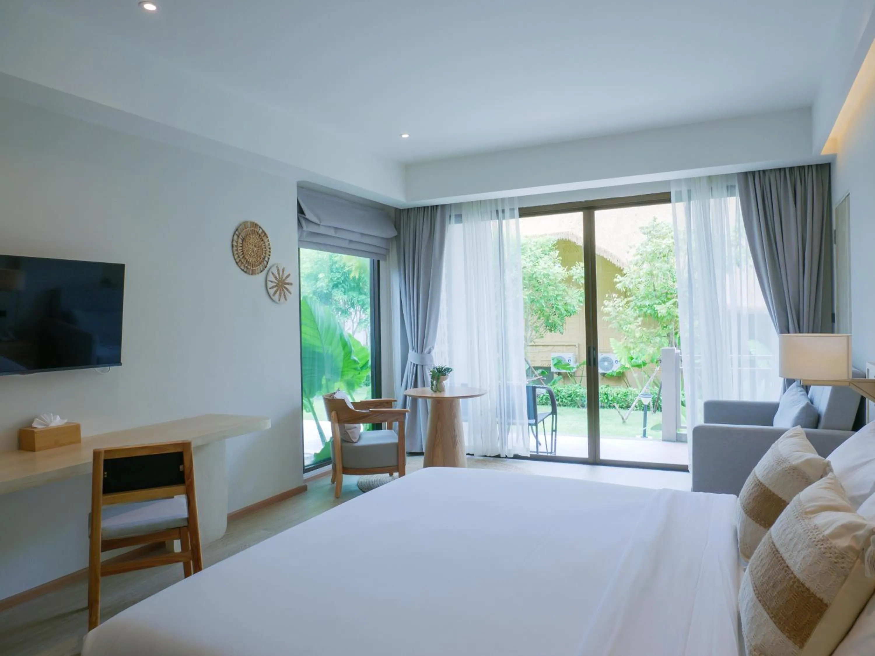 Bed in Khaolak Emerald Beach Resort and Spa