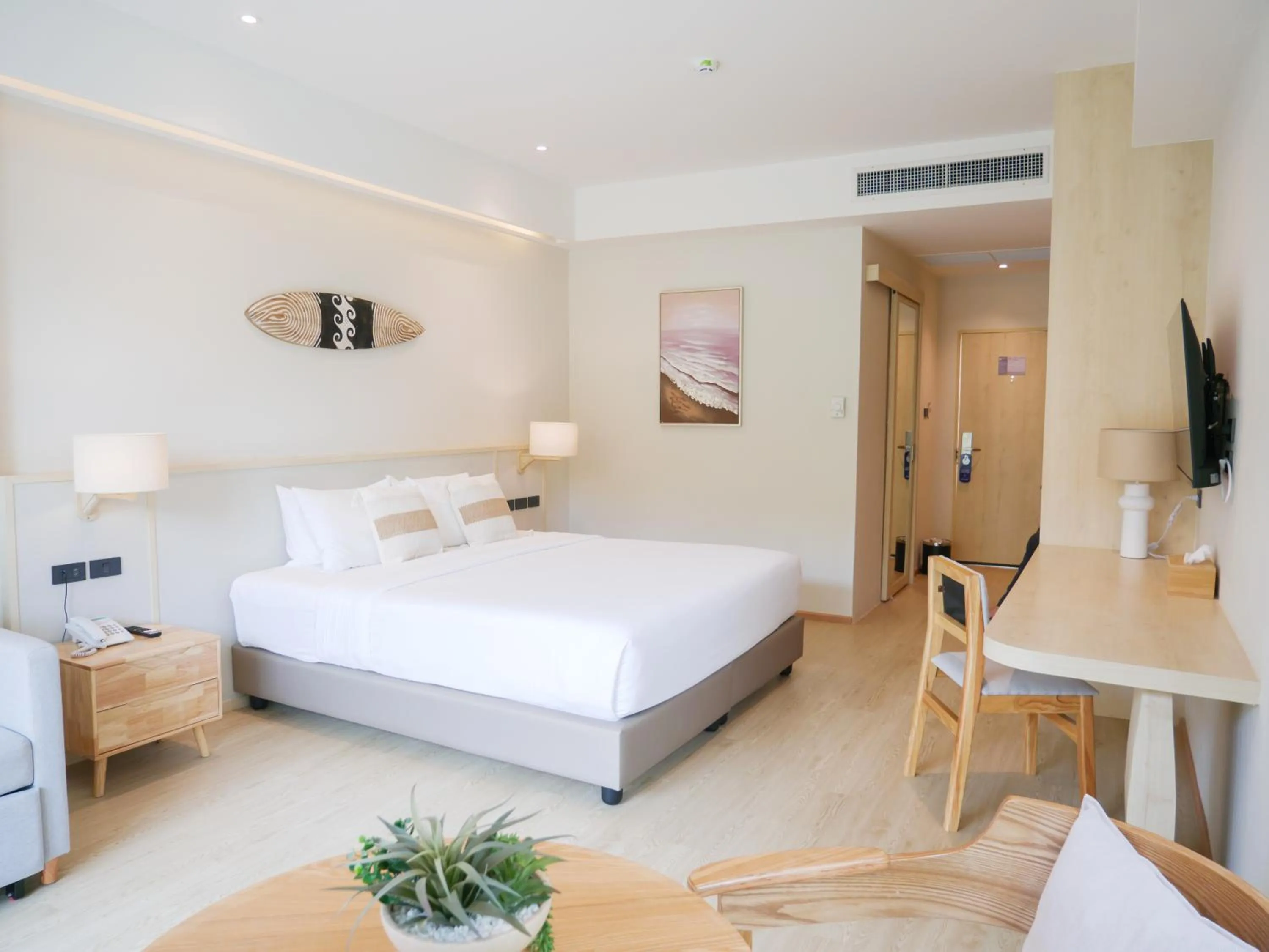 Bed in Khaolak Emerald Beach Resort and Spa