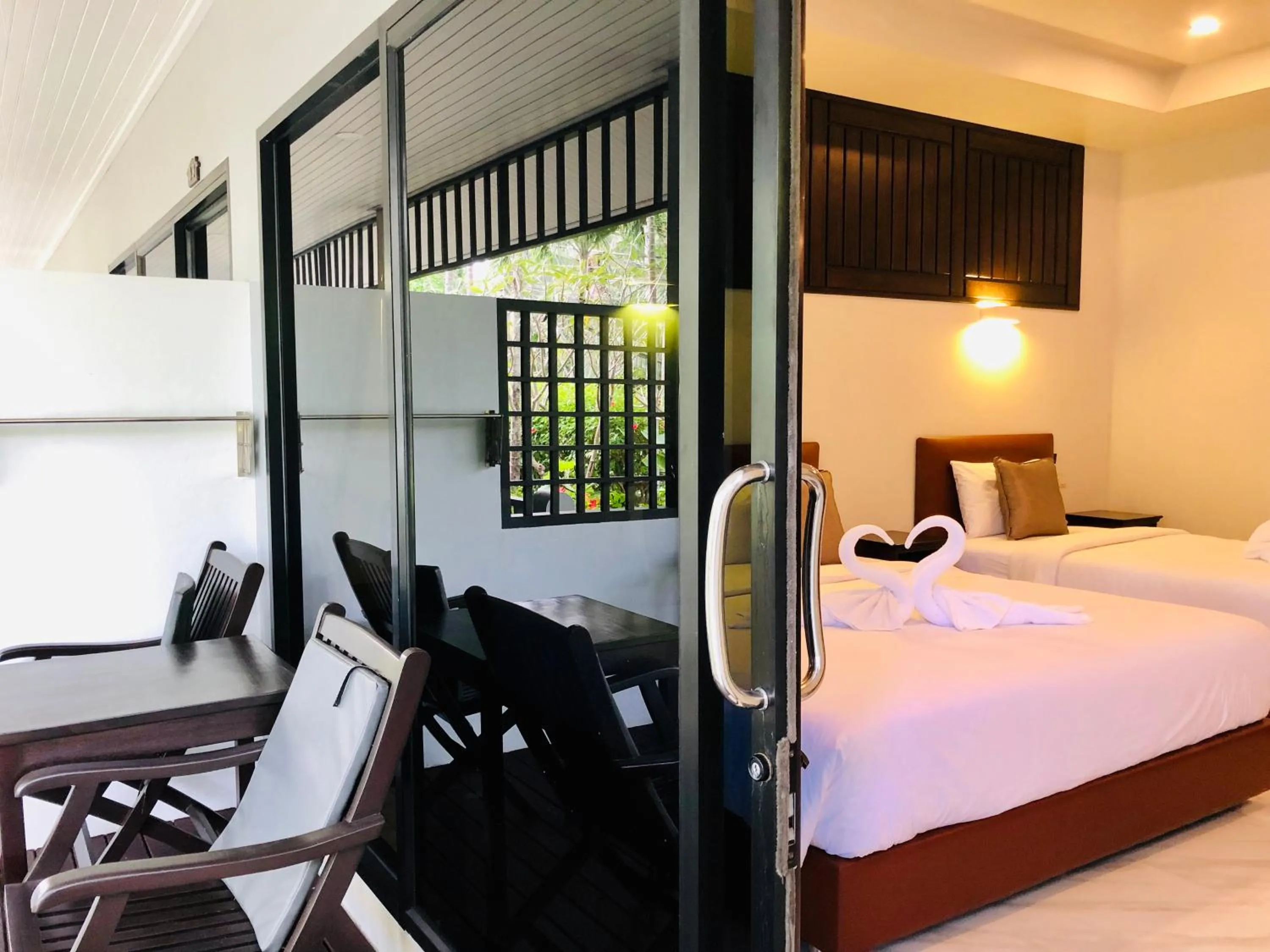 Balcony/Terrace, Bed in Lamai Inn 99 Bungalows