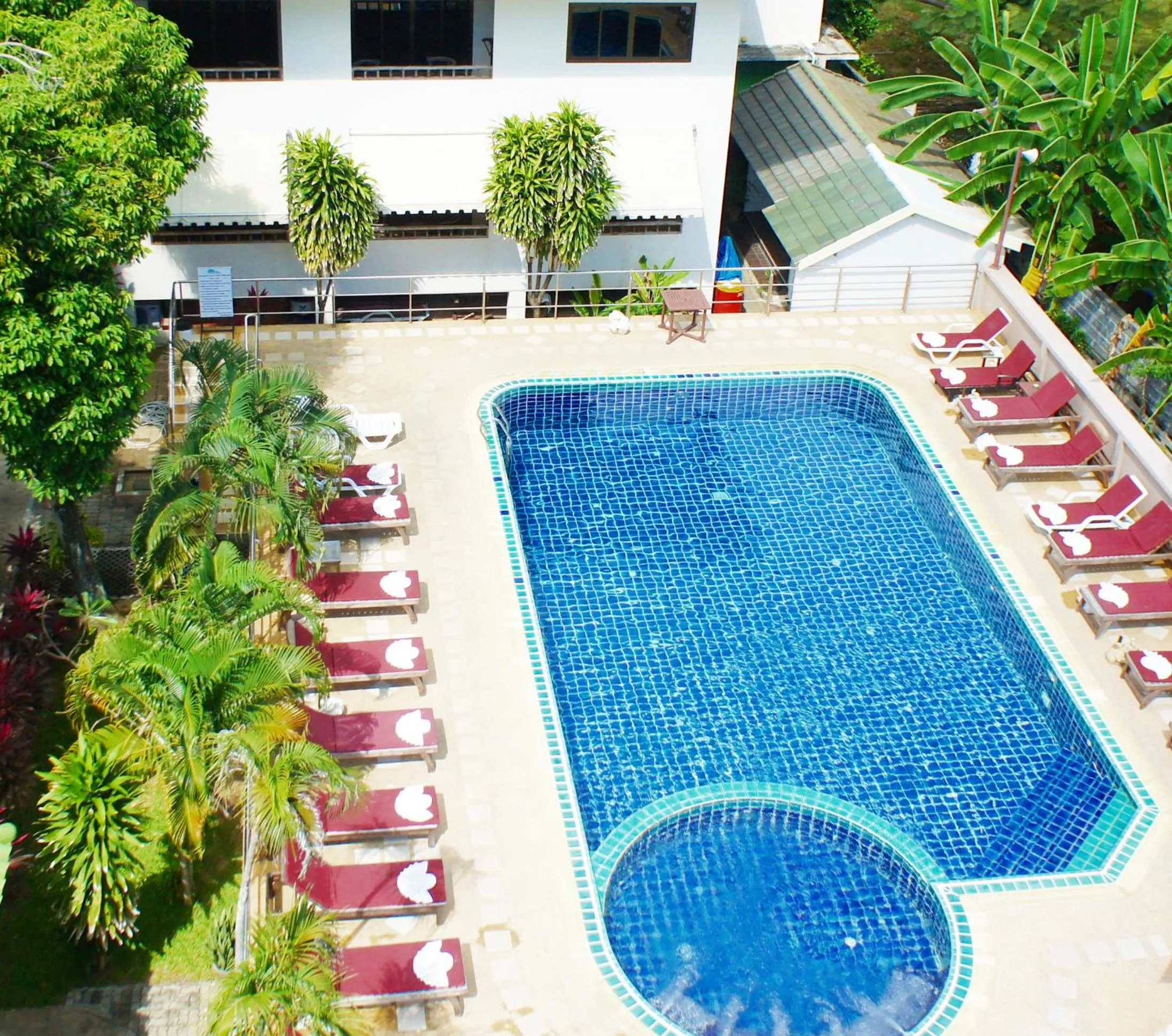 Swimming pool in Lamai Inn 99 Bungalows