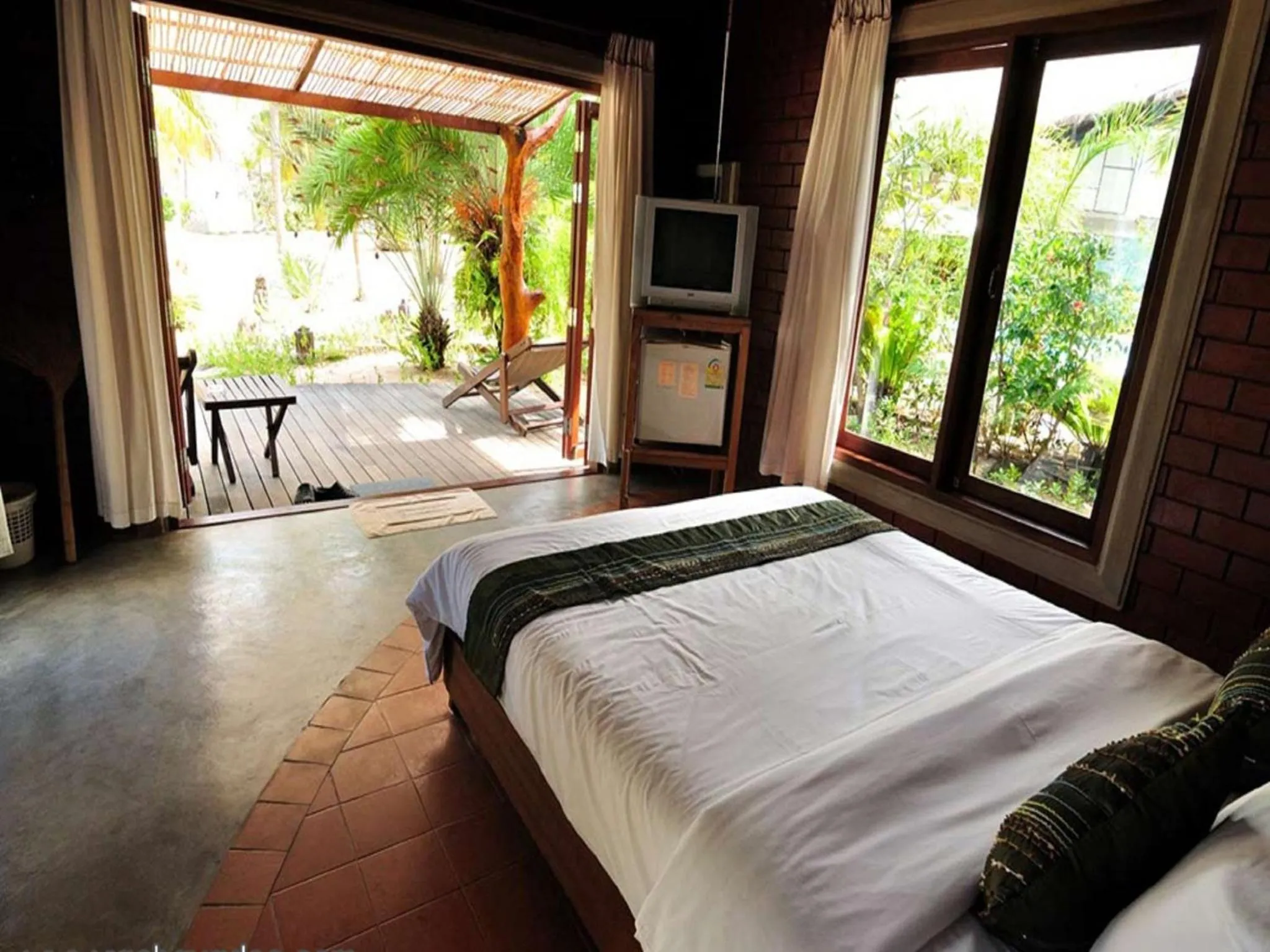 Photo of the whole room, Bed in Rachavadee Bankrut Resort