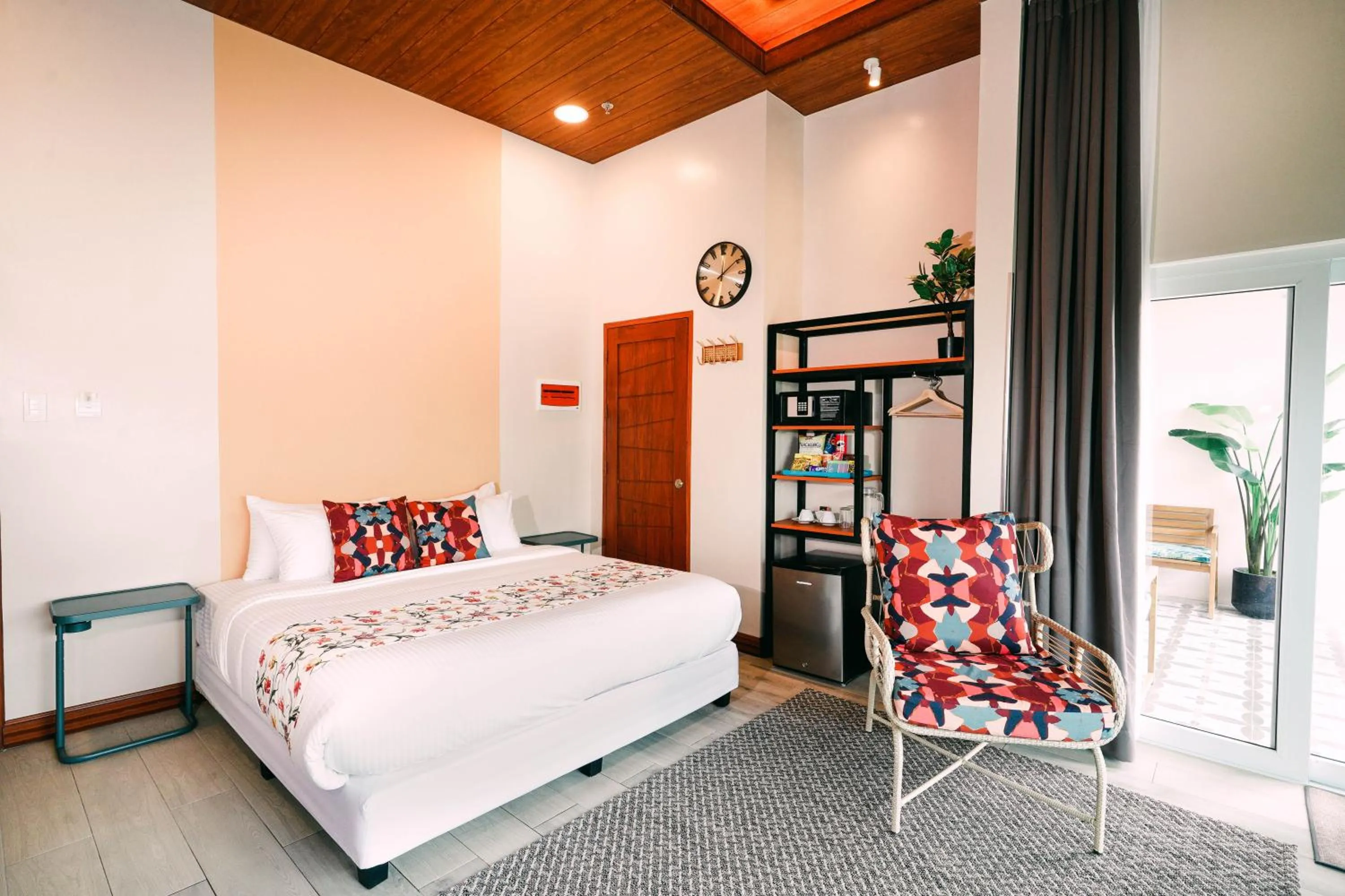 Bed in Hotel Kimberly Tagaytay