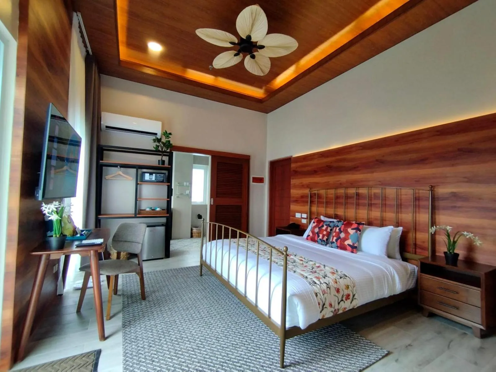 Bed in Hotel Kimberly Tagaytay