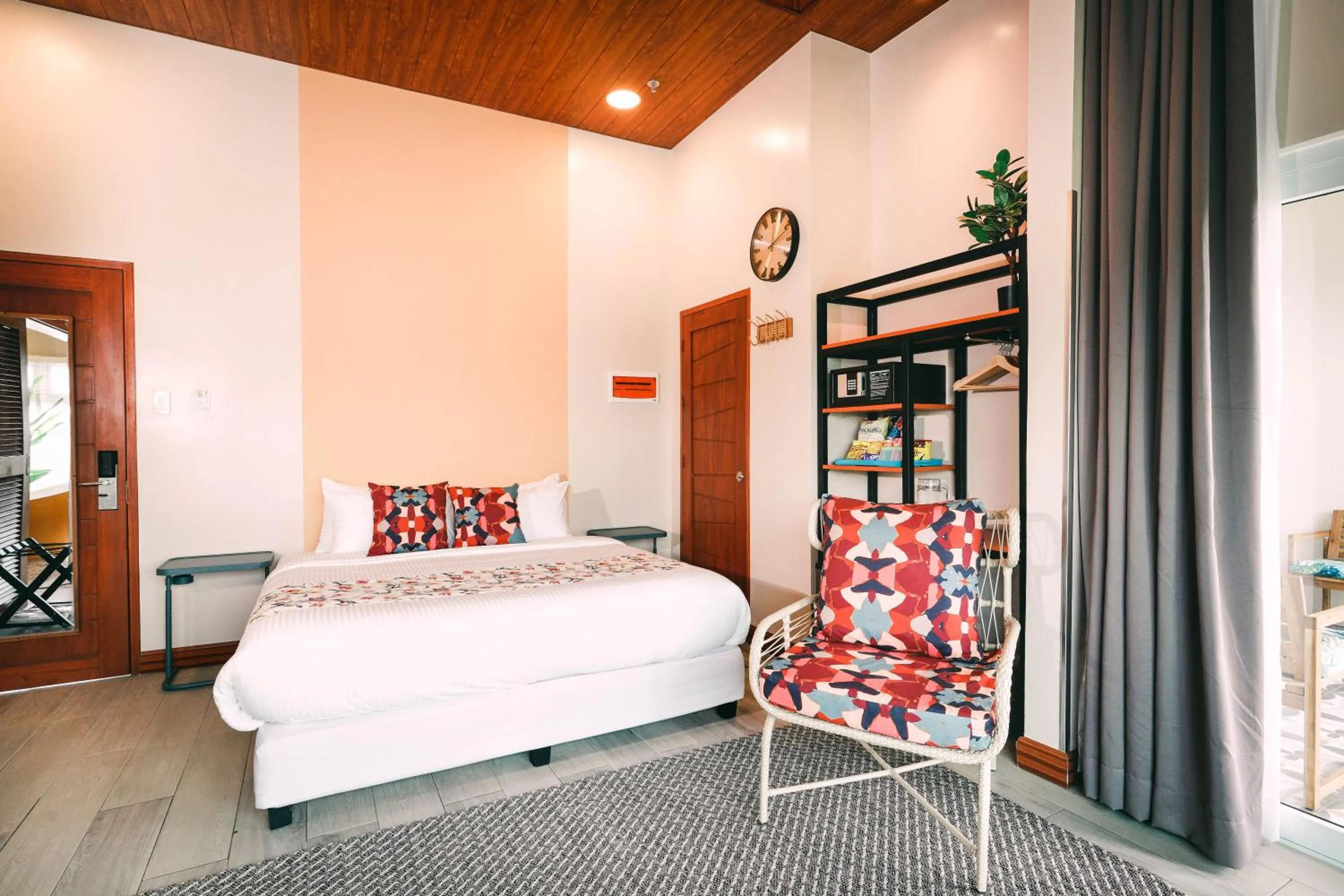 Bed in Hotel Kimberly Tagaytay